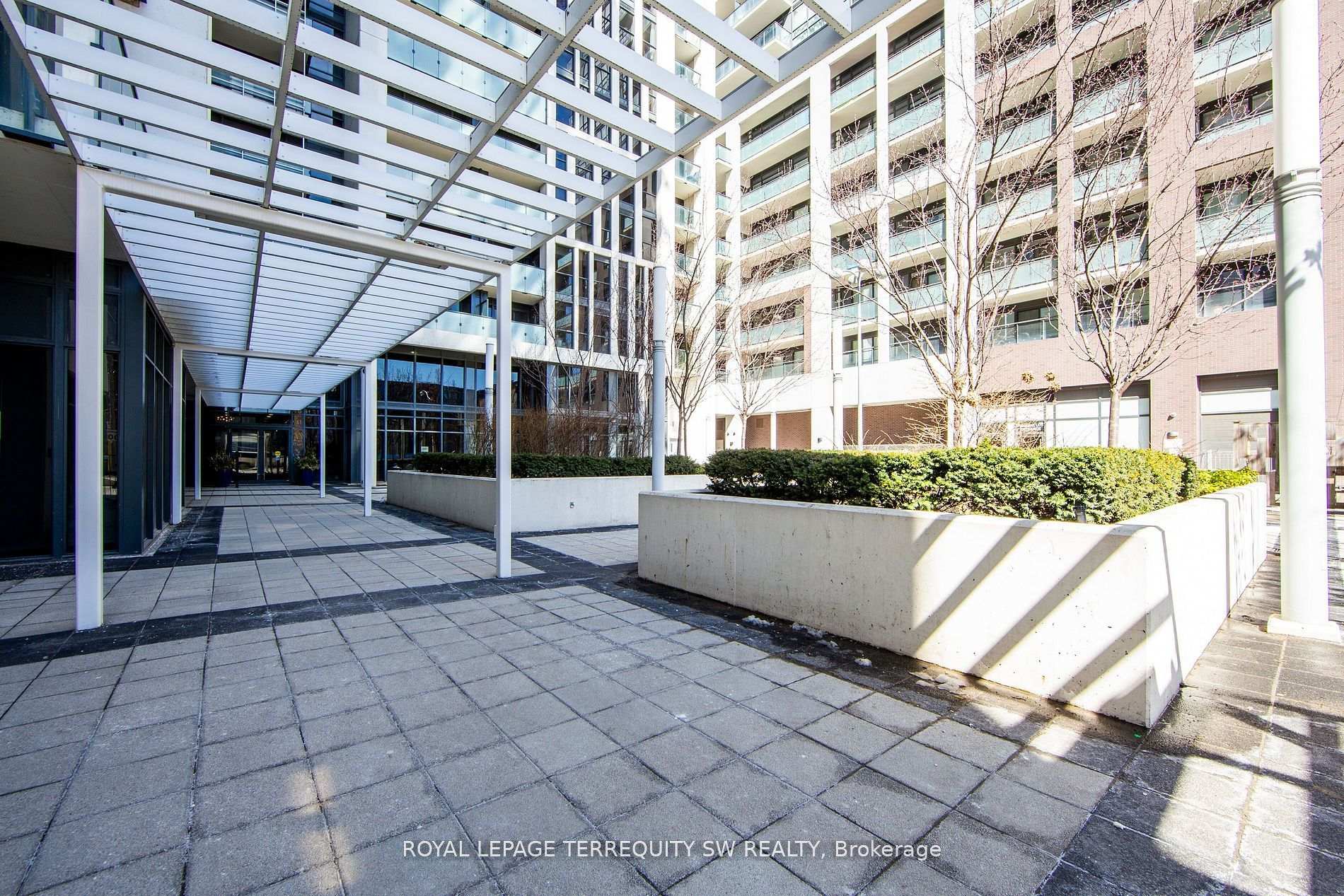 Photo 3 of Unit 807, 400 Adelaide Street E, Toronto, Moss Park — HOMEH