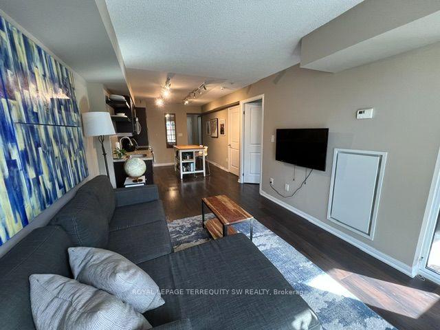 Photo 5 of Unit 807, 400 Adelaide Street E, Toronto, Moss Park — HOMEH
