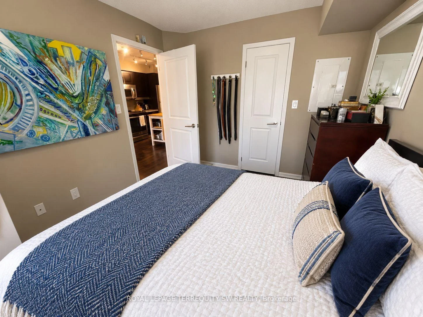 Photo 18 of Unit 807, 400 Adelaide Street E, Toronto, Moss Park — HOMEH