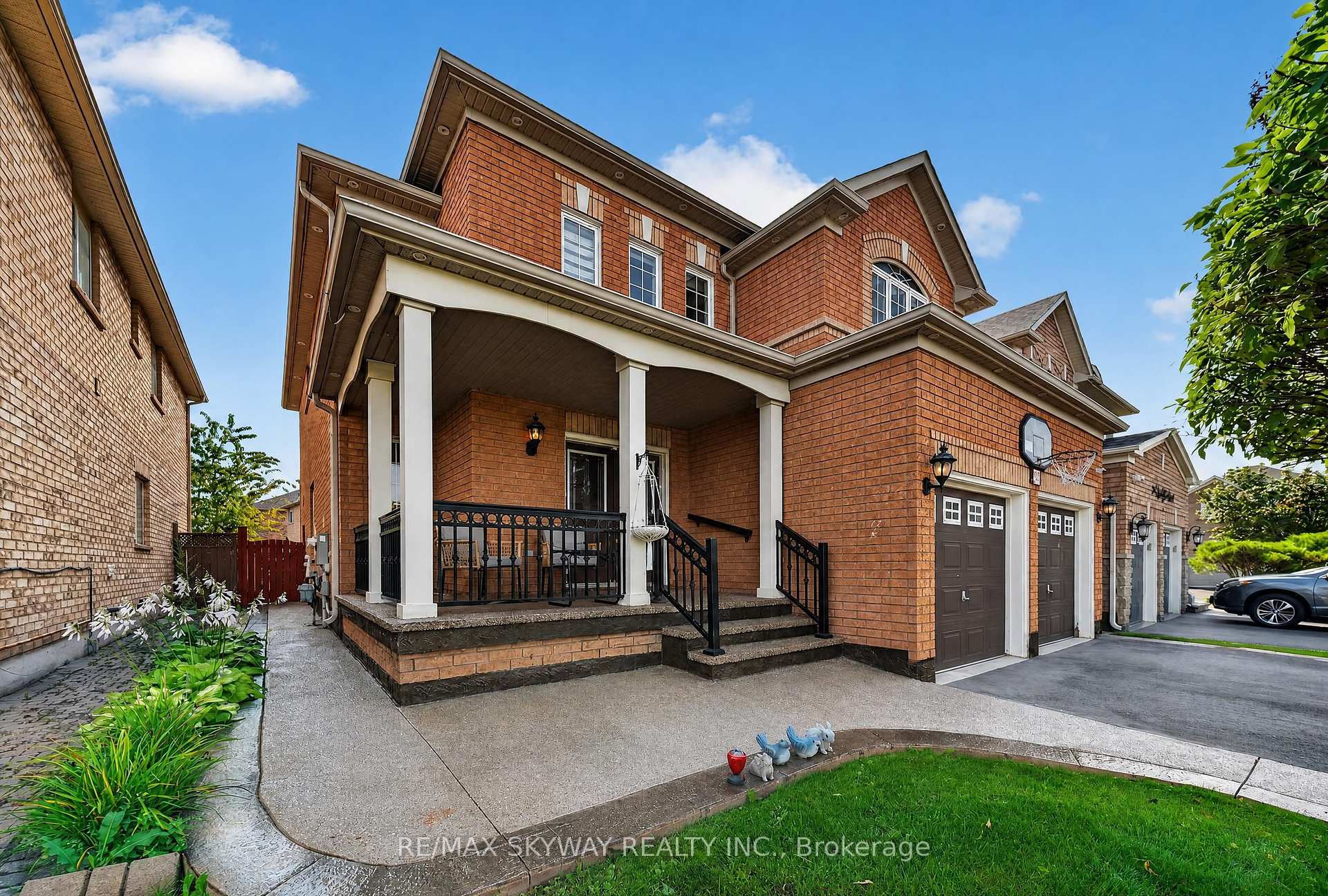 Photo 4 of 59 Crystal Glen Crescent, Brampton, Credit Valley — HOMEH