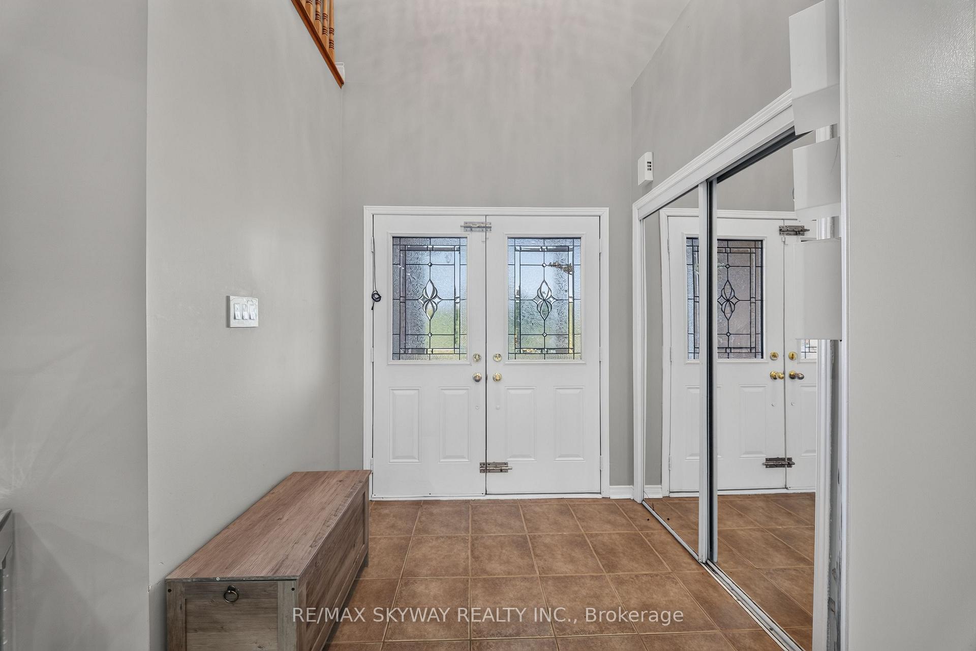 Photo 6 of 59 Crystal Glen Crescent, Brampton, Credit Valley — HOMEH