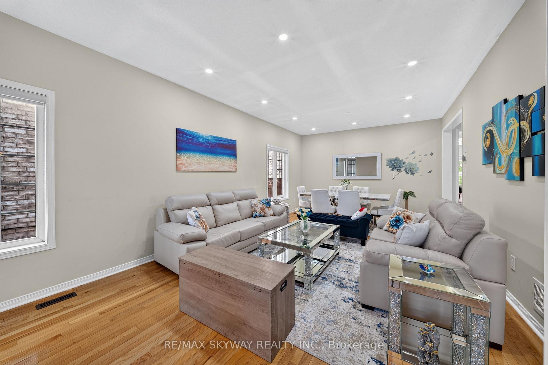 Photo 7 of 59 Crystal Glen Crescent, Brampton, Credit Valley — HOMEH