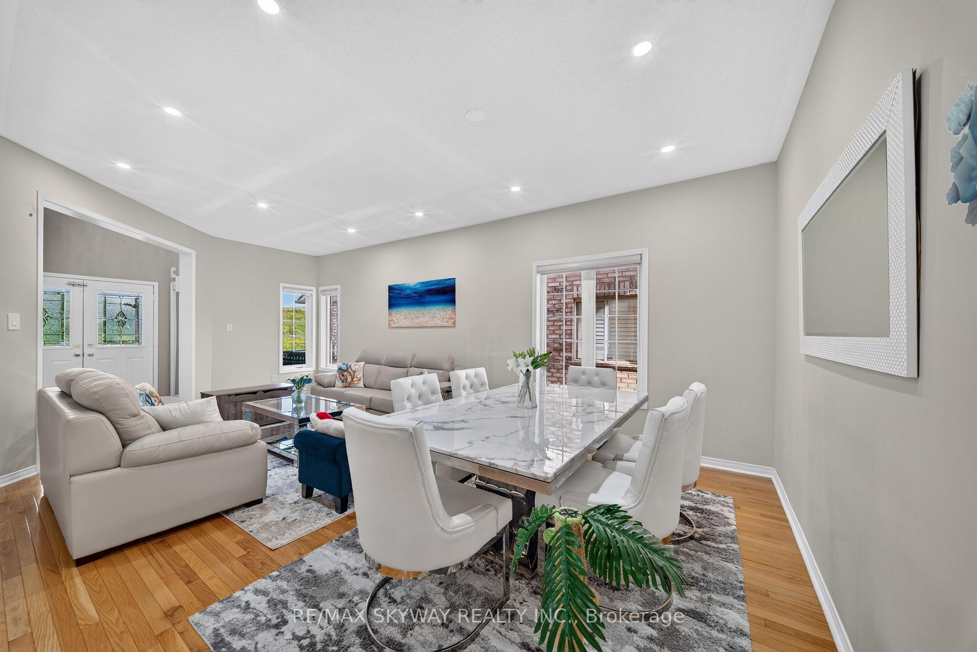 Photo 8 of 59 Crystal Glen Crescent, Brampton, Credit Valley — HOMEH