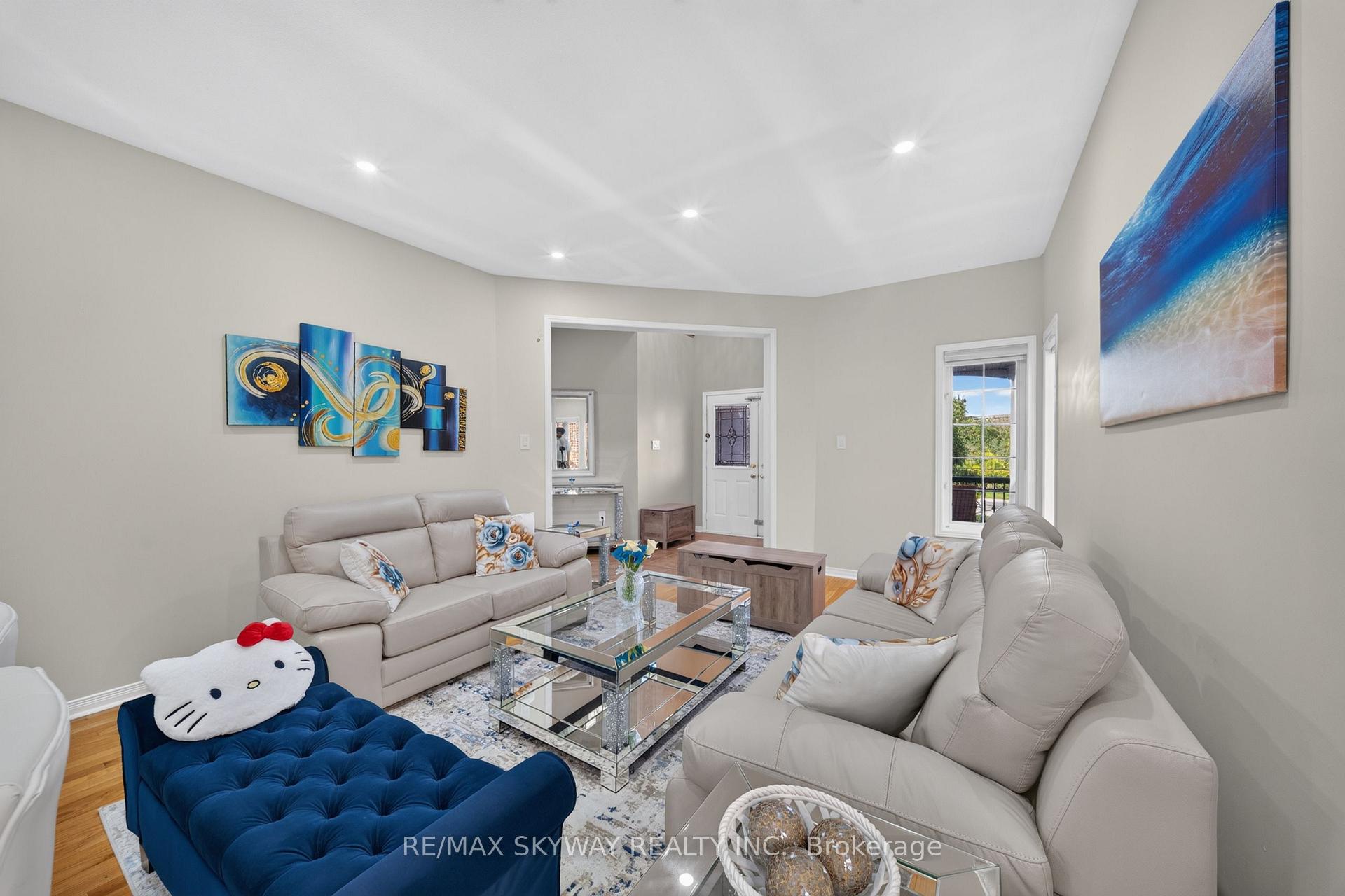 Photo 9 of 59 Crystal Glen Crescent, Brampton, Credit Valley — HOMEH