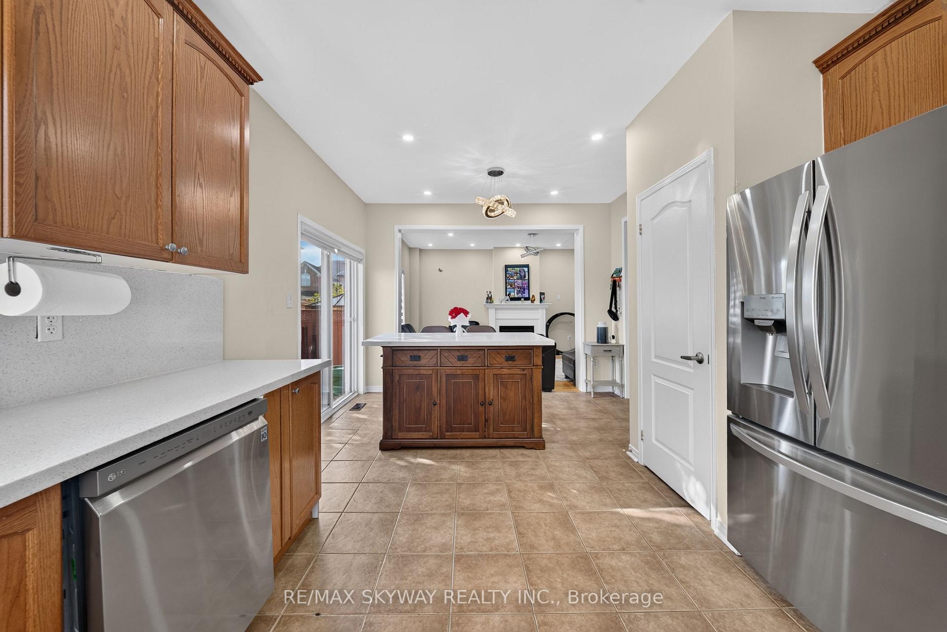 Photo 15 of 59 Crystal Glen Crescent, Brampton, Credit Valley — HOMEH
