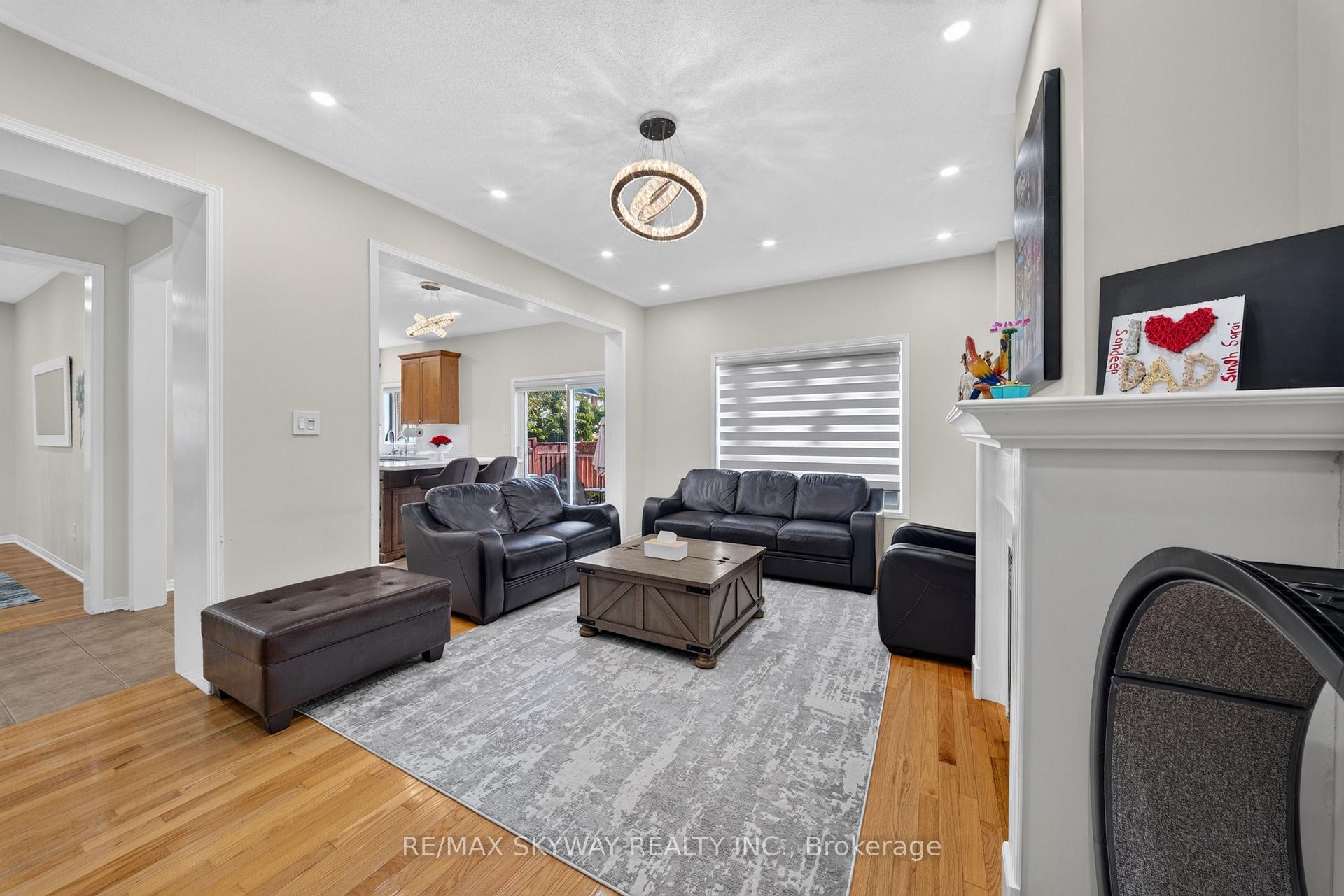 Photo 16 of 59 Crystal Glen Crescent, Brampton, Credit Valley — HOMEH