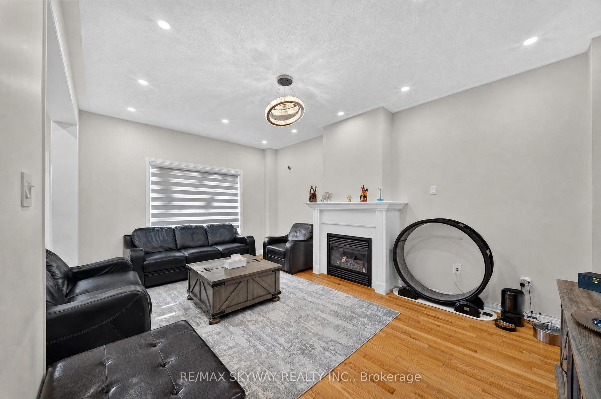 Photo 18 of 59 Crystal Glen Crescent, Brampton, Credit Valley — HOMEH