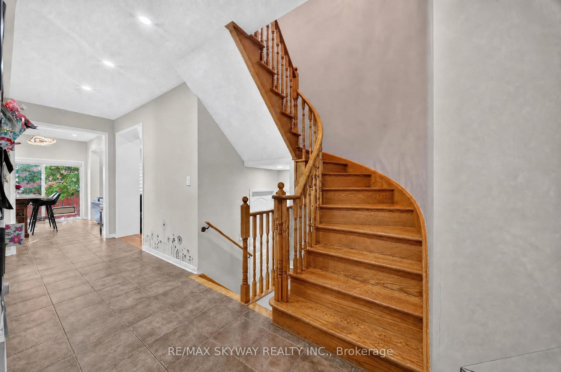 Photo 20 of 59 Crystal Glen Crescent, Brampton, Credit Valley — HOMEH