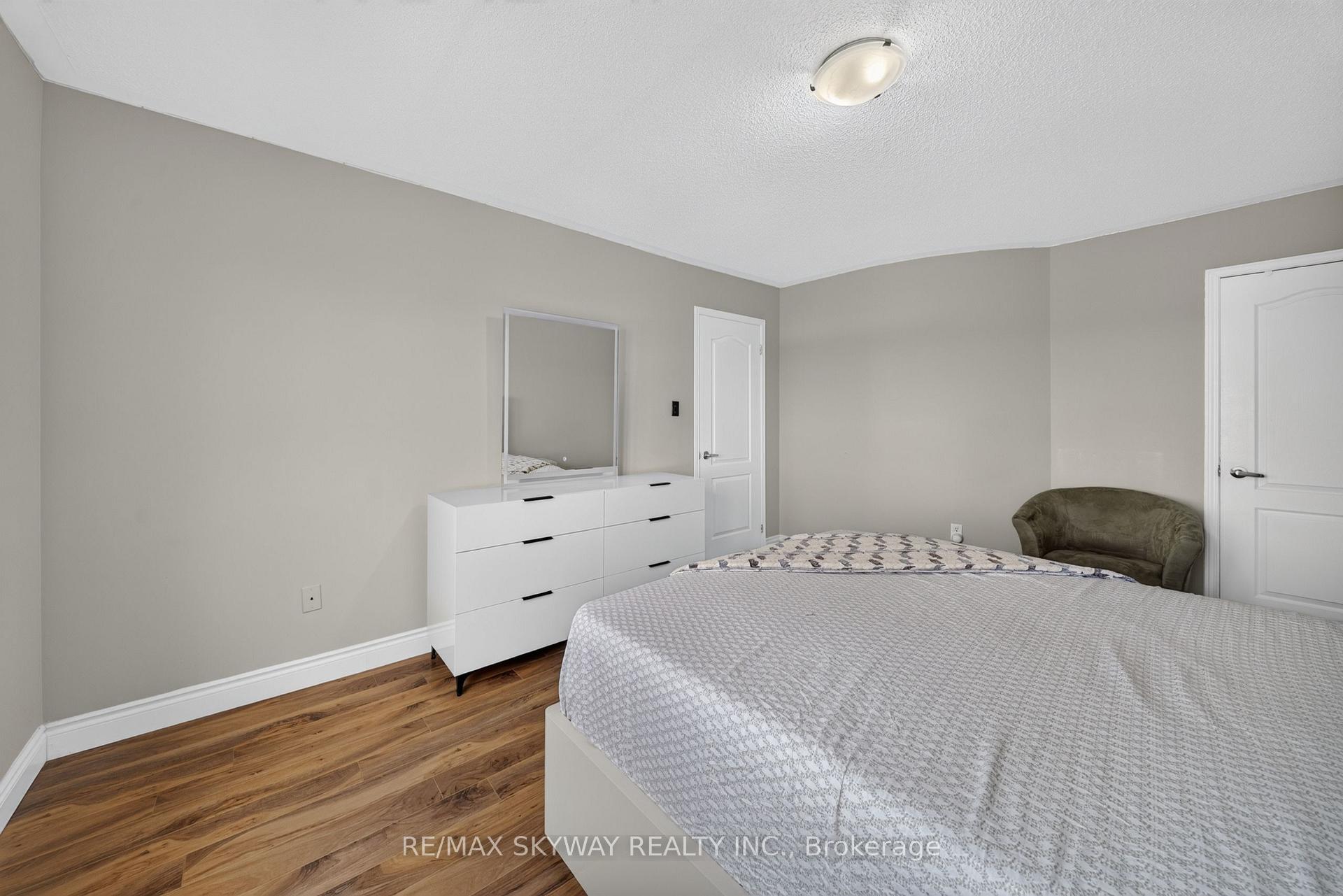 Photo 22 of 59 Crystal Glen Crescent, Brampton, Credit Valley — HOMEH