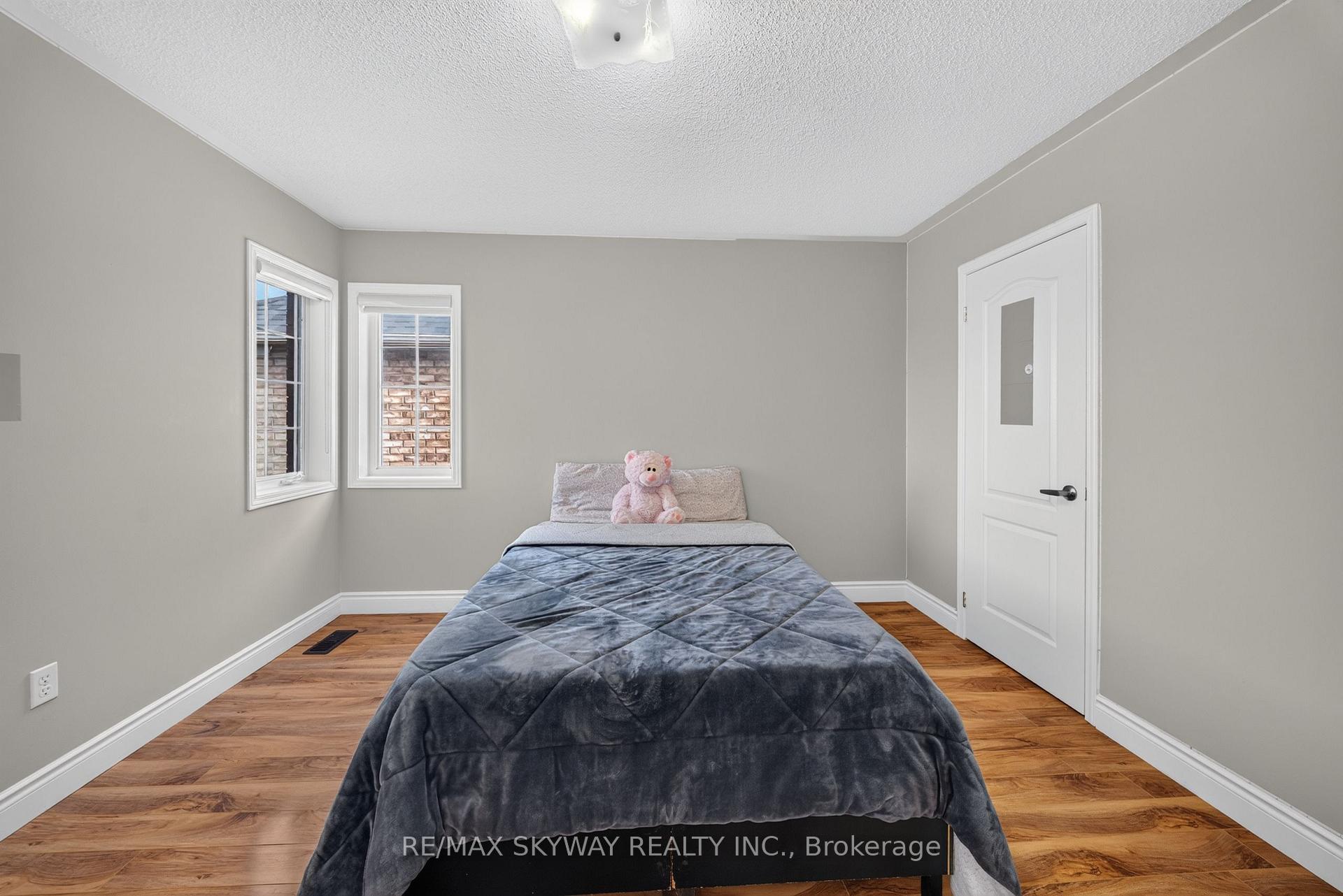 Photo 23 of 59 Crystal Glen Crescent, Brampton, Credit Valley — HOMEH