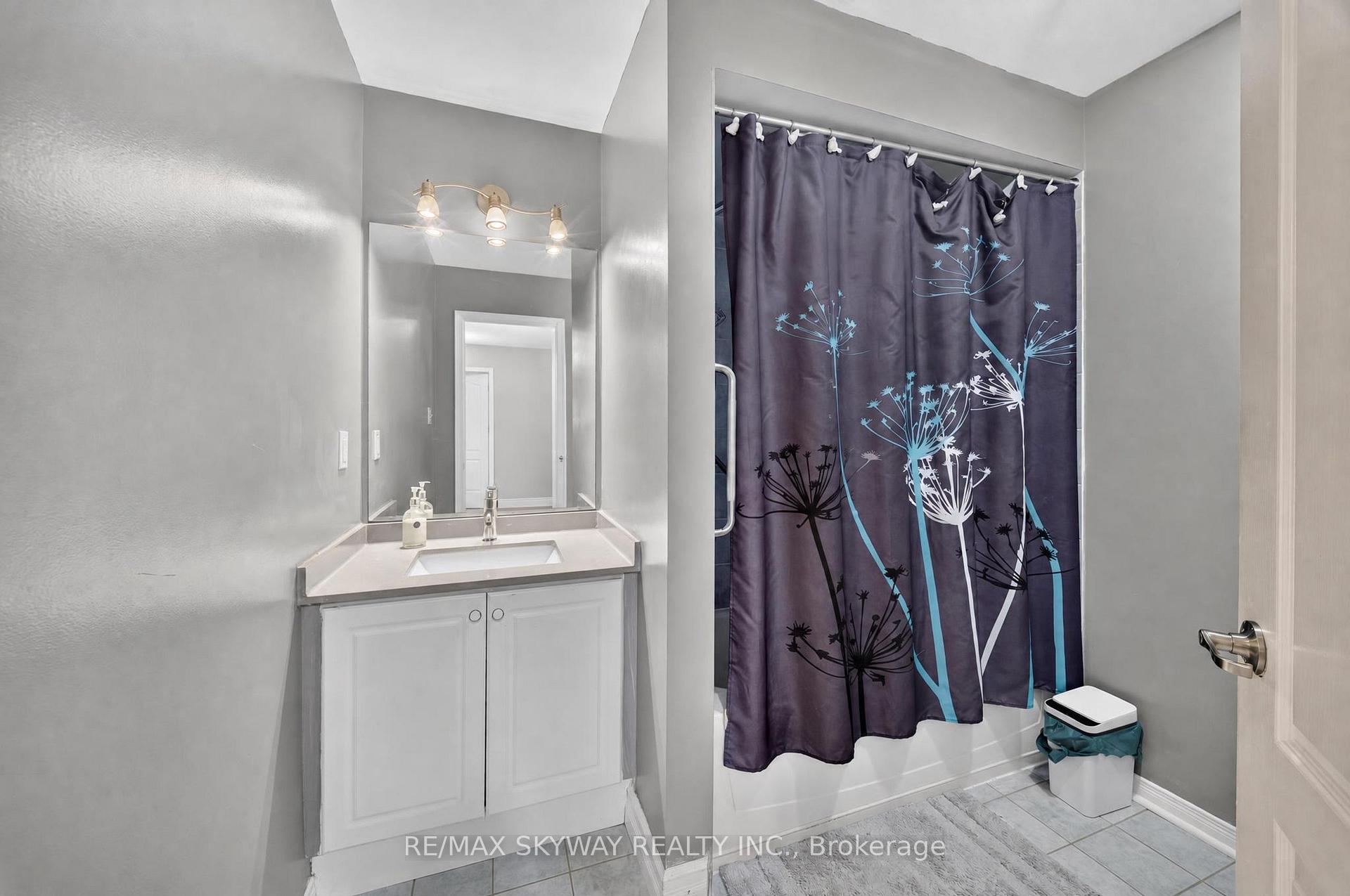 Photo 32 of 59 Crystal Glen Crescent, Brampton, Credit Valley — HOMEH