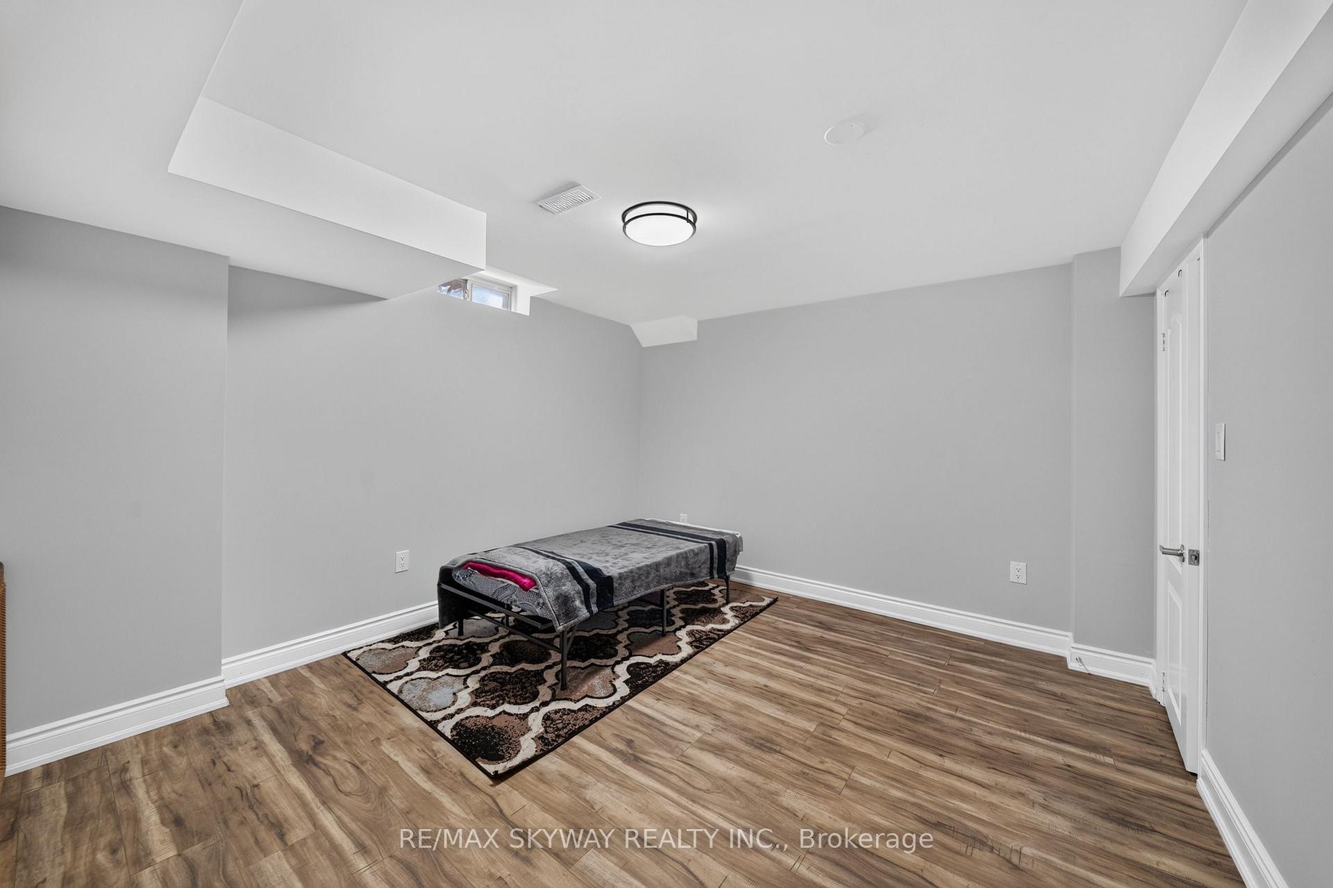 Photo 37 of 59 Crystal Glen Crescent, Brampton, Credit Valley — HOMEH