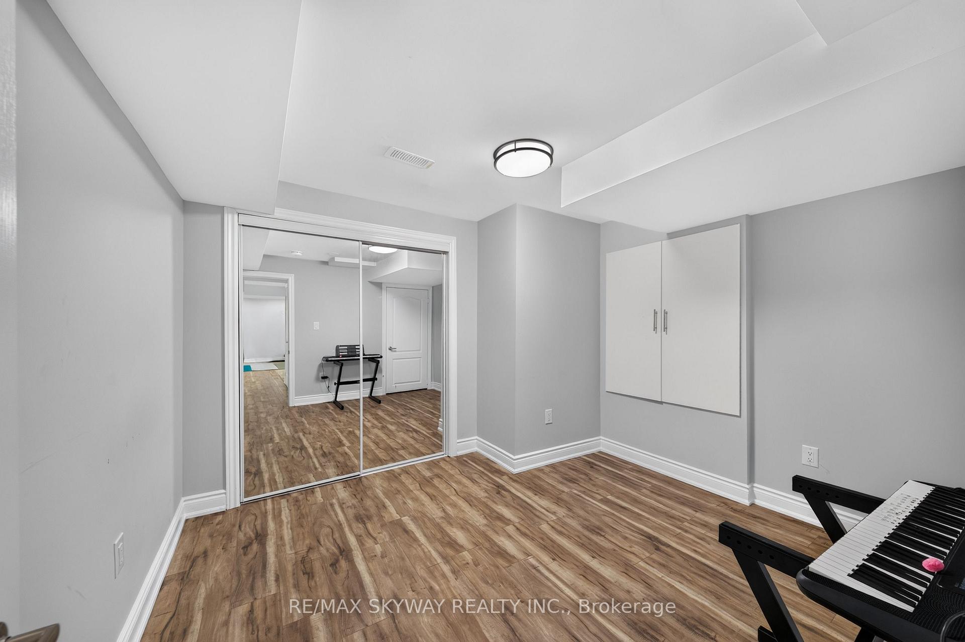 Photo 38 of 59 Crystal Glen Crescent, Brampton, Credit Valley — HOMEH