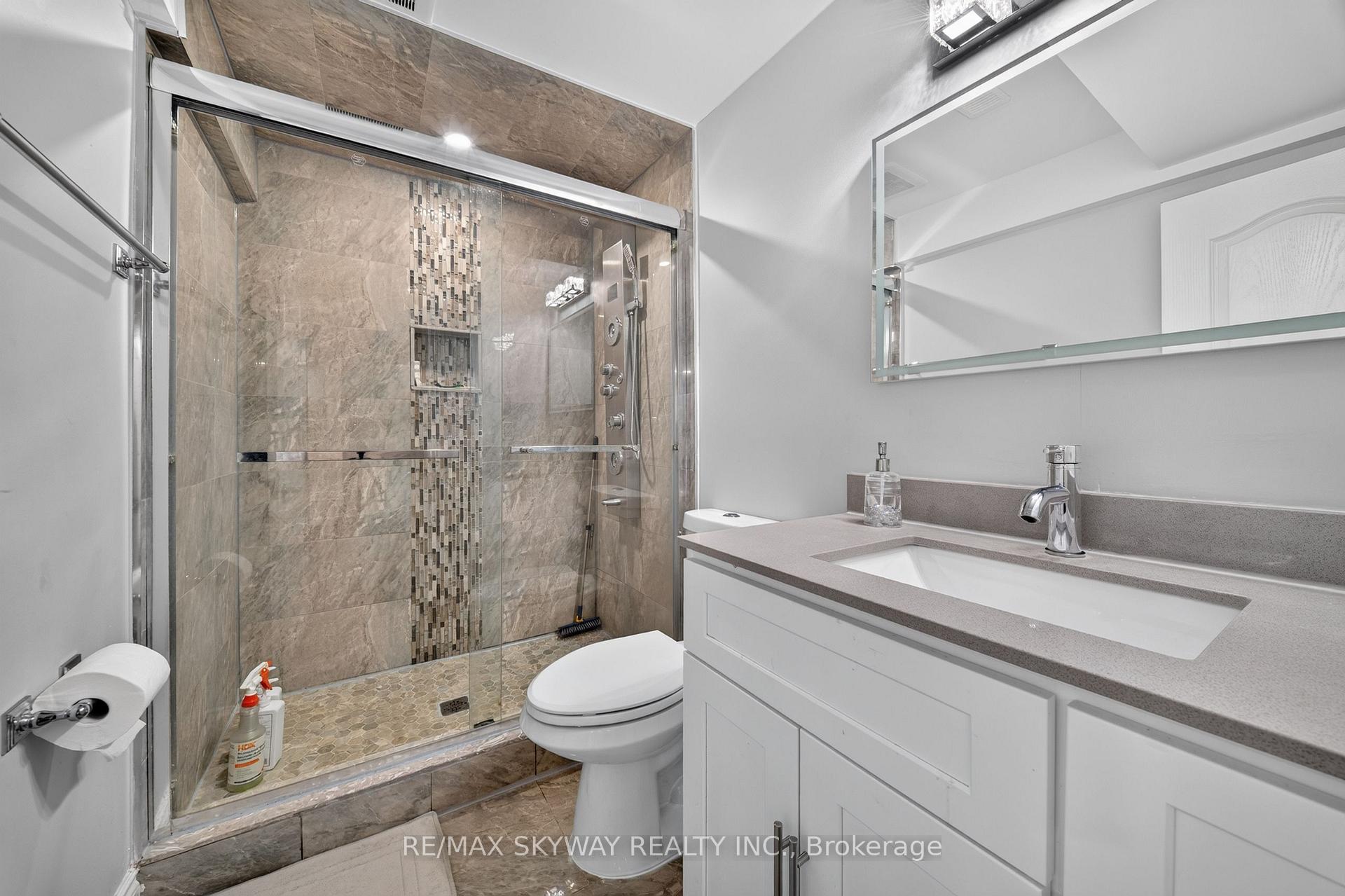 Photo 40 of 59 Crystal Glen Crescent, Brampton, Credit Valley — HOMEH