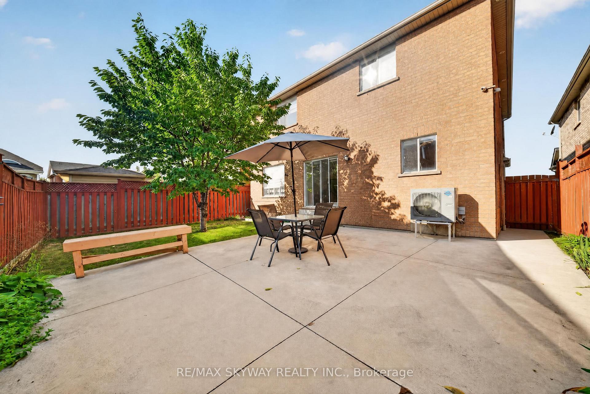 Photo 43 of 59 Crystal Glen Crescent, Brampton, Credit Valley — HOMEH