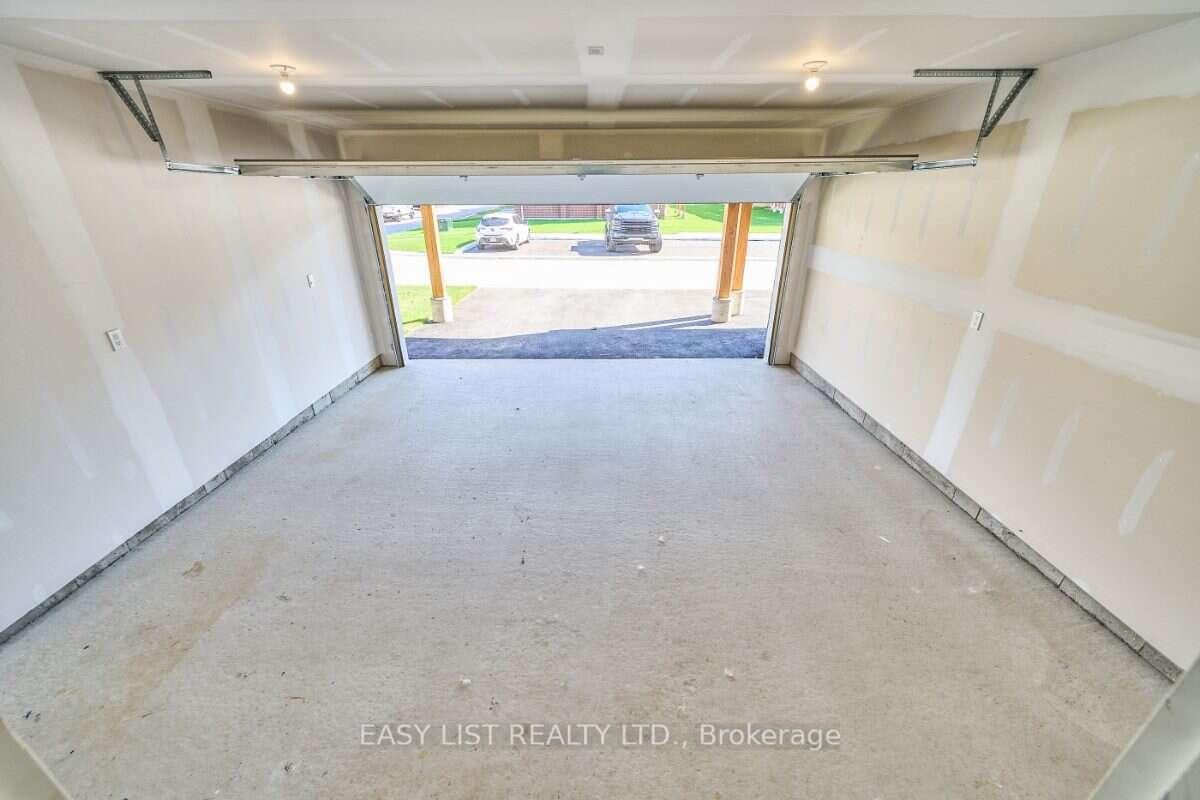 Photo 9 of 27 Addyman Crescent, Clarington, Newcastle — HOMEH