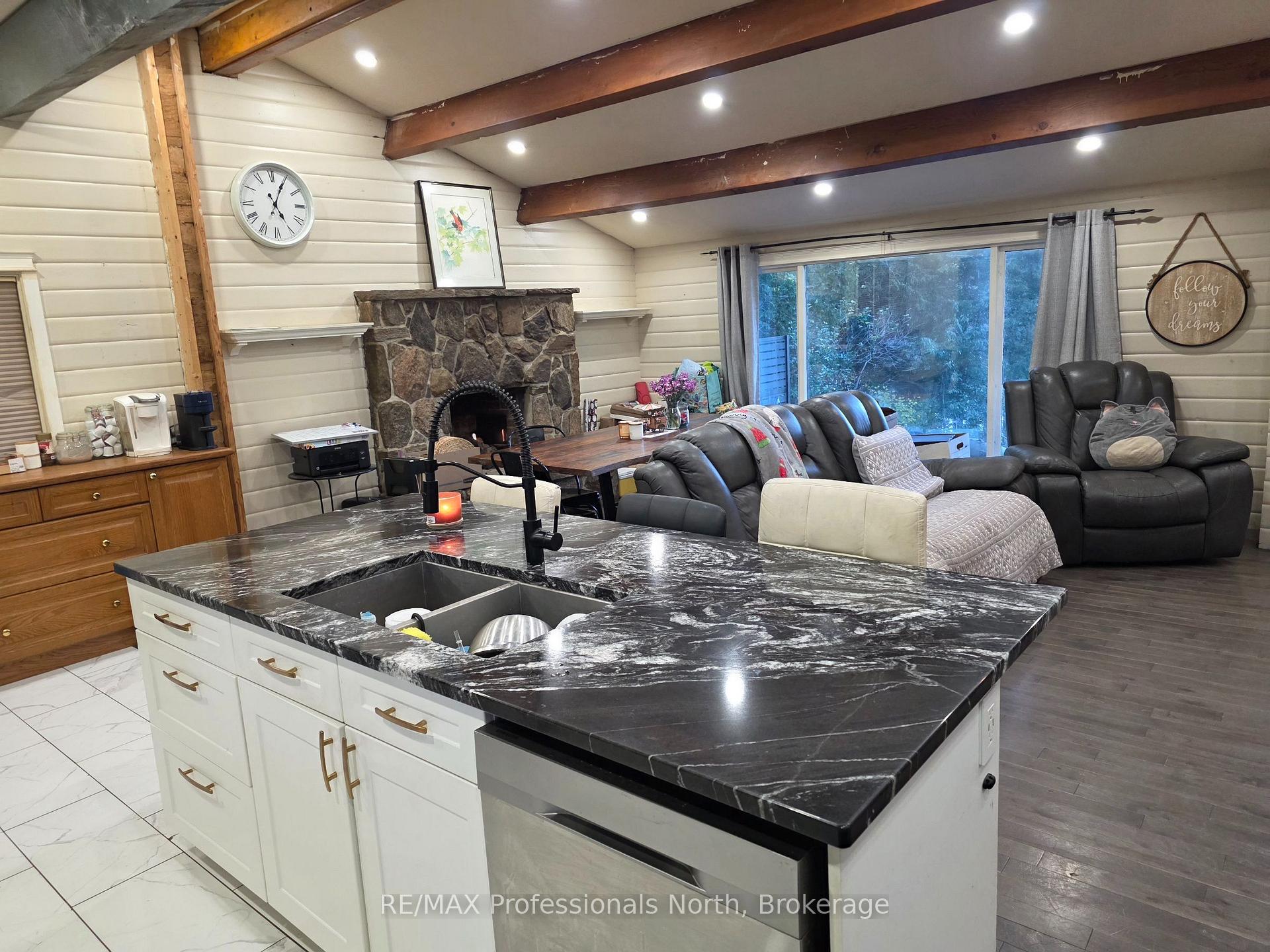 Photo 10 of 415 By-Lock Acres Road, Huntsville, Brunel — HOMEH