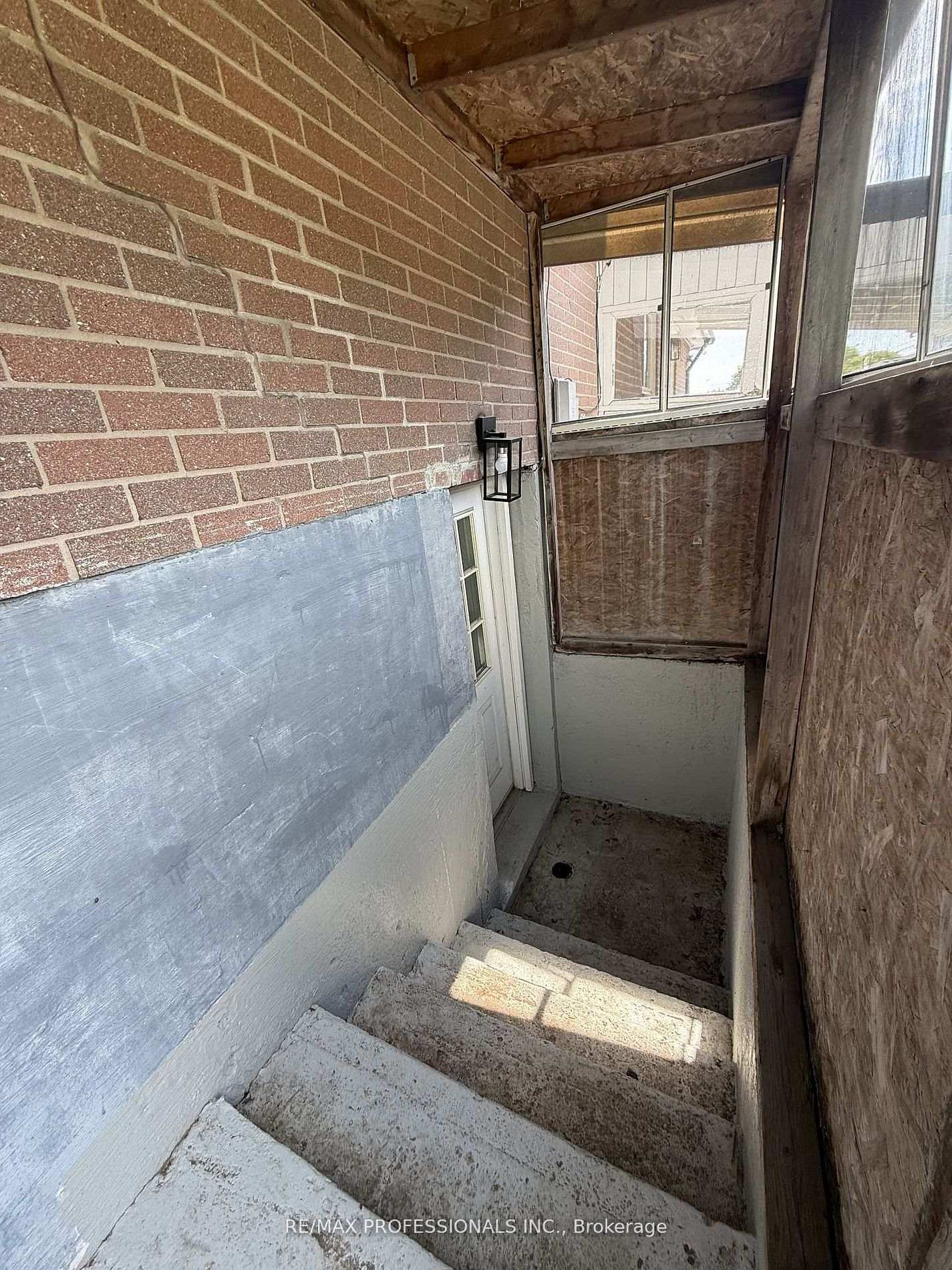 Photo 2 of Unit Basement, 23 Dunwich Place, Brampton, Southgate — HOMEH