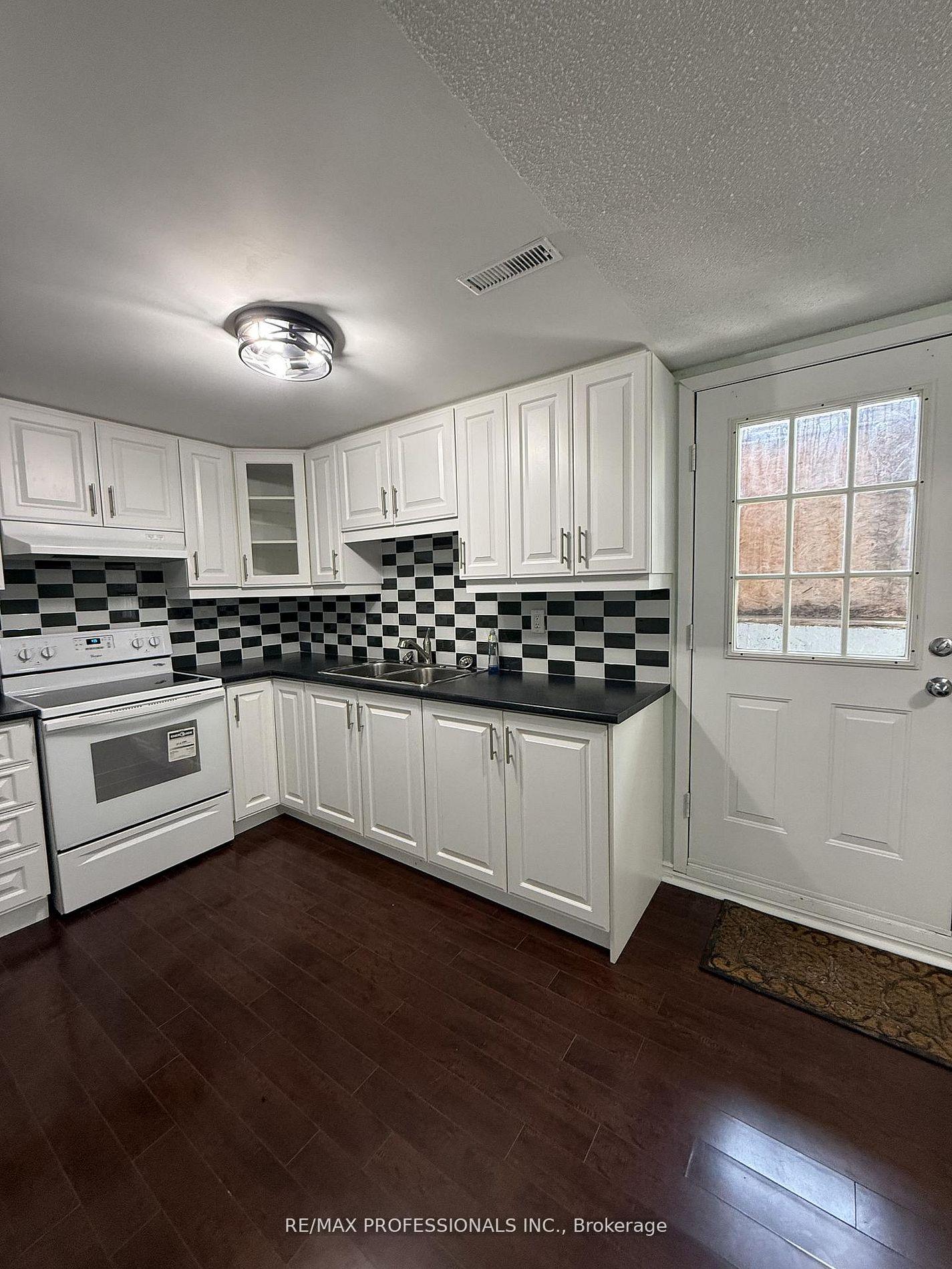 Photo 6 of Unit Basement, 23 Dunwich Place, Brampton, Southgate — HOMEH