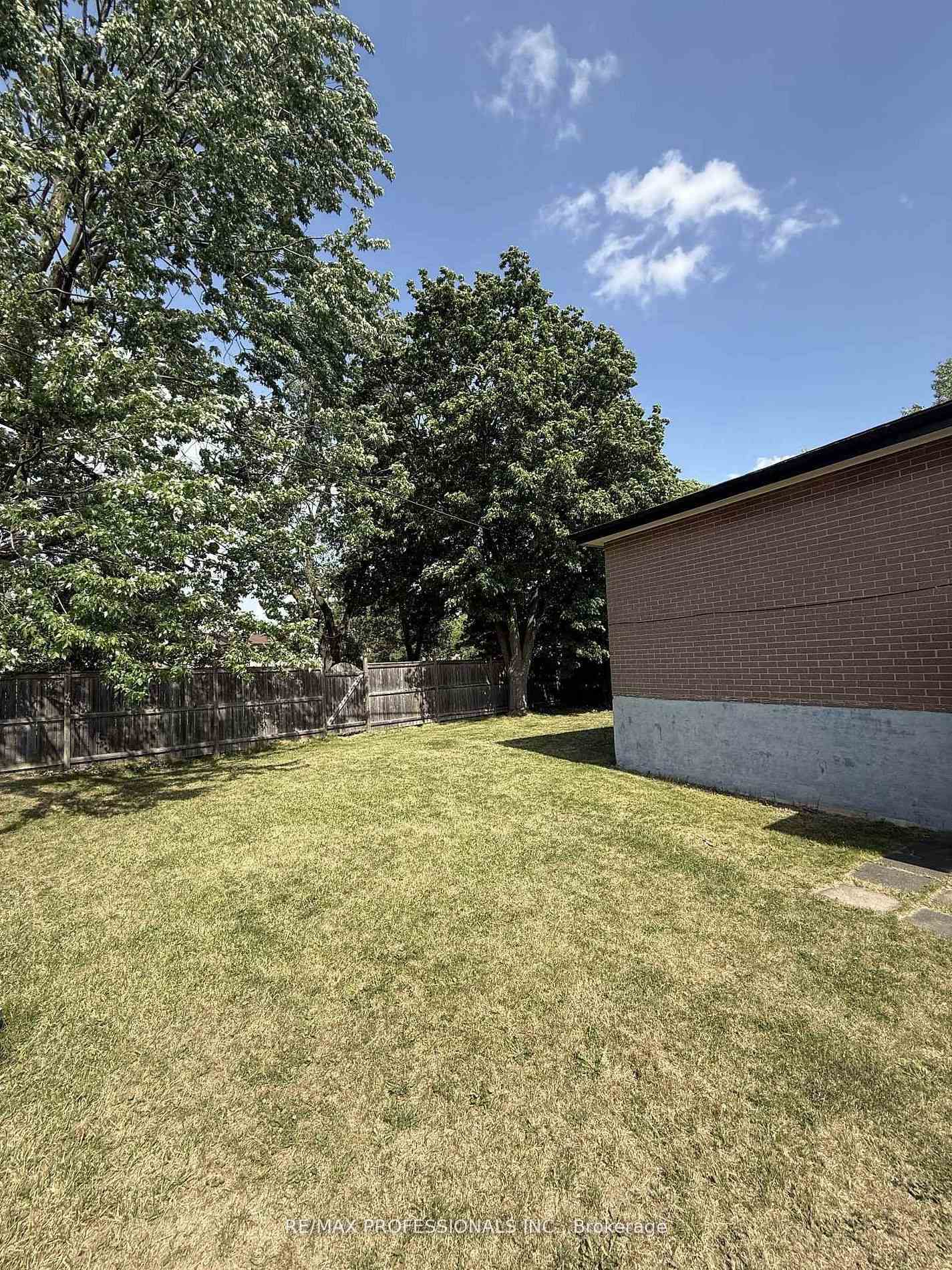 Photo 15 of Unit Basement, 23 Dunwich Place, Brampton, Southgate — HOMEH