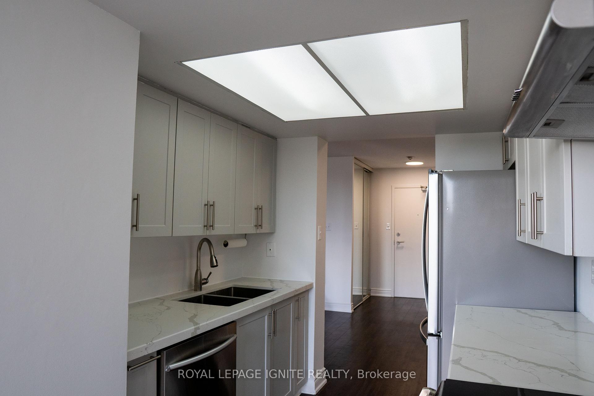 Photo 5 of Unit 1010, 5 Rowntree Road, Etobicoke, Mount Olive-Silverstone-Jamestown — HOMEH