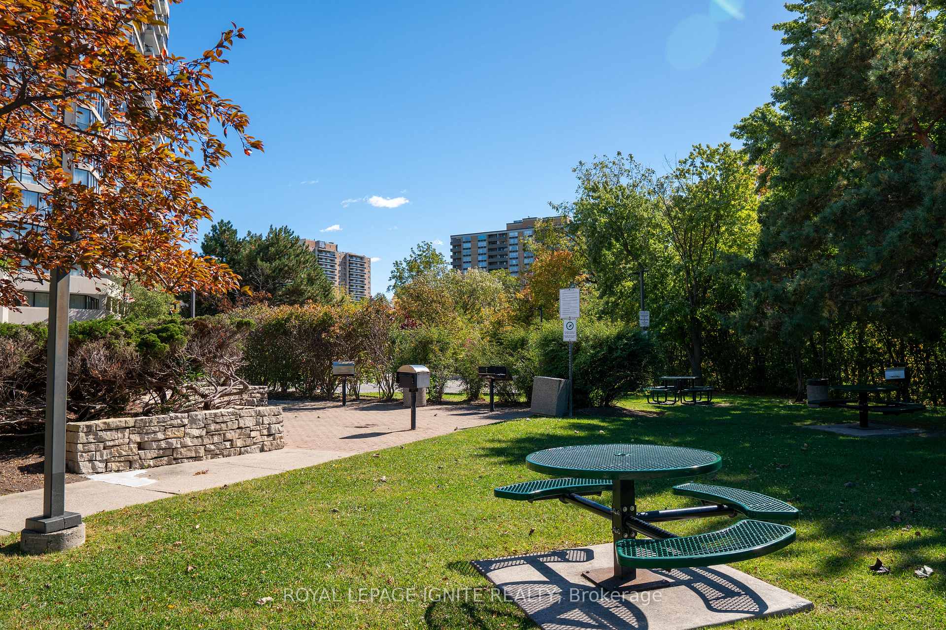 Photo 13 of Unit 1010, 5 Rowntree Road, Etobicoke, Mount Olive-Silverstone-Jamestown — HOMEH