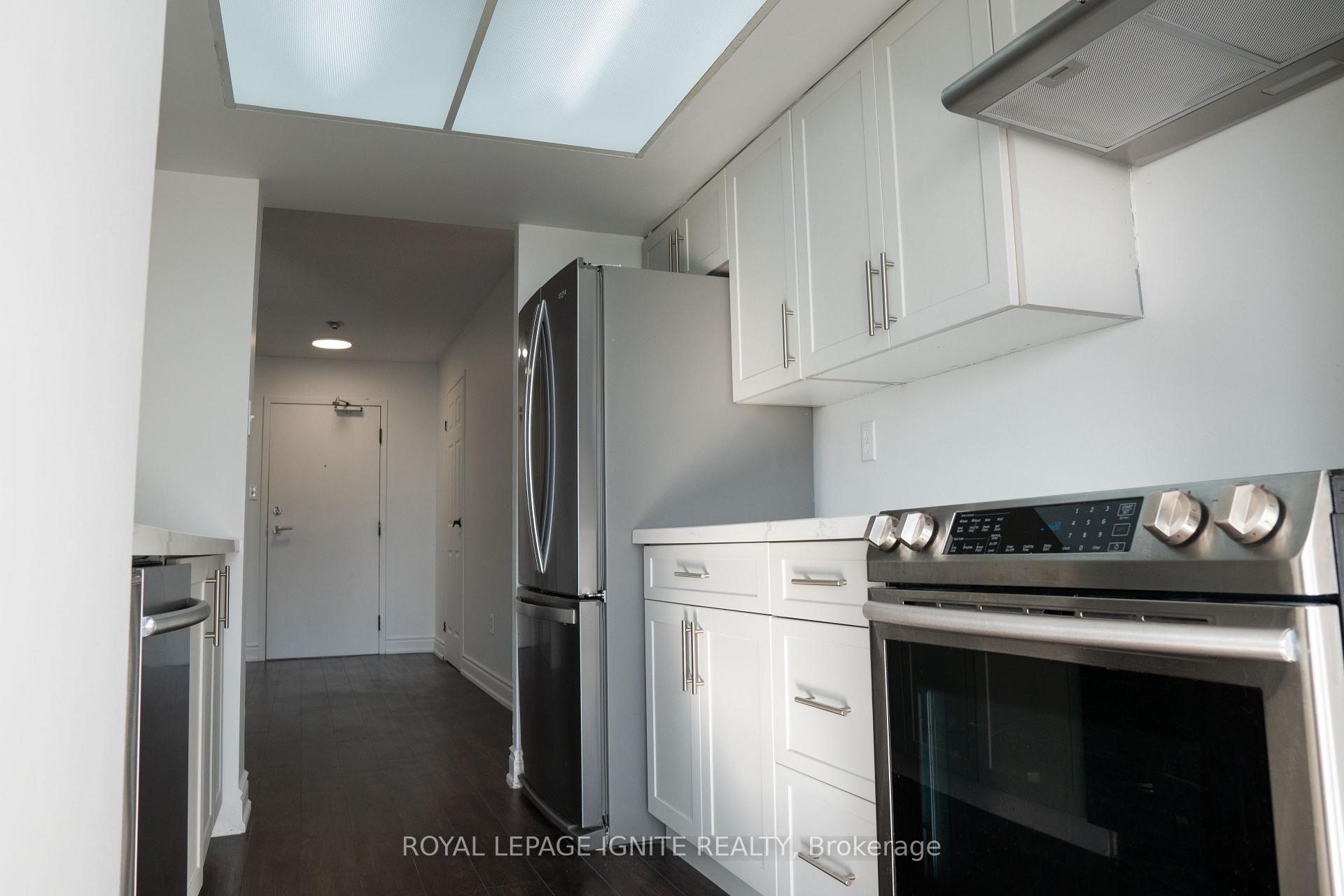 Photo 6 of Unit 1010, 5 Rowntree Road, Etobicoke, Mount Olive-Silverstone-Jamestown — HOMEH