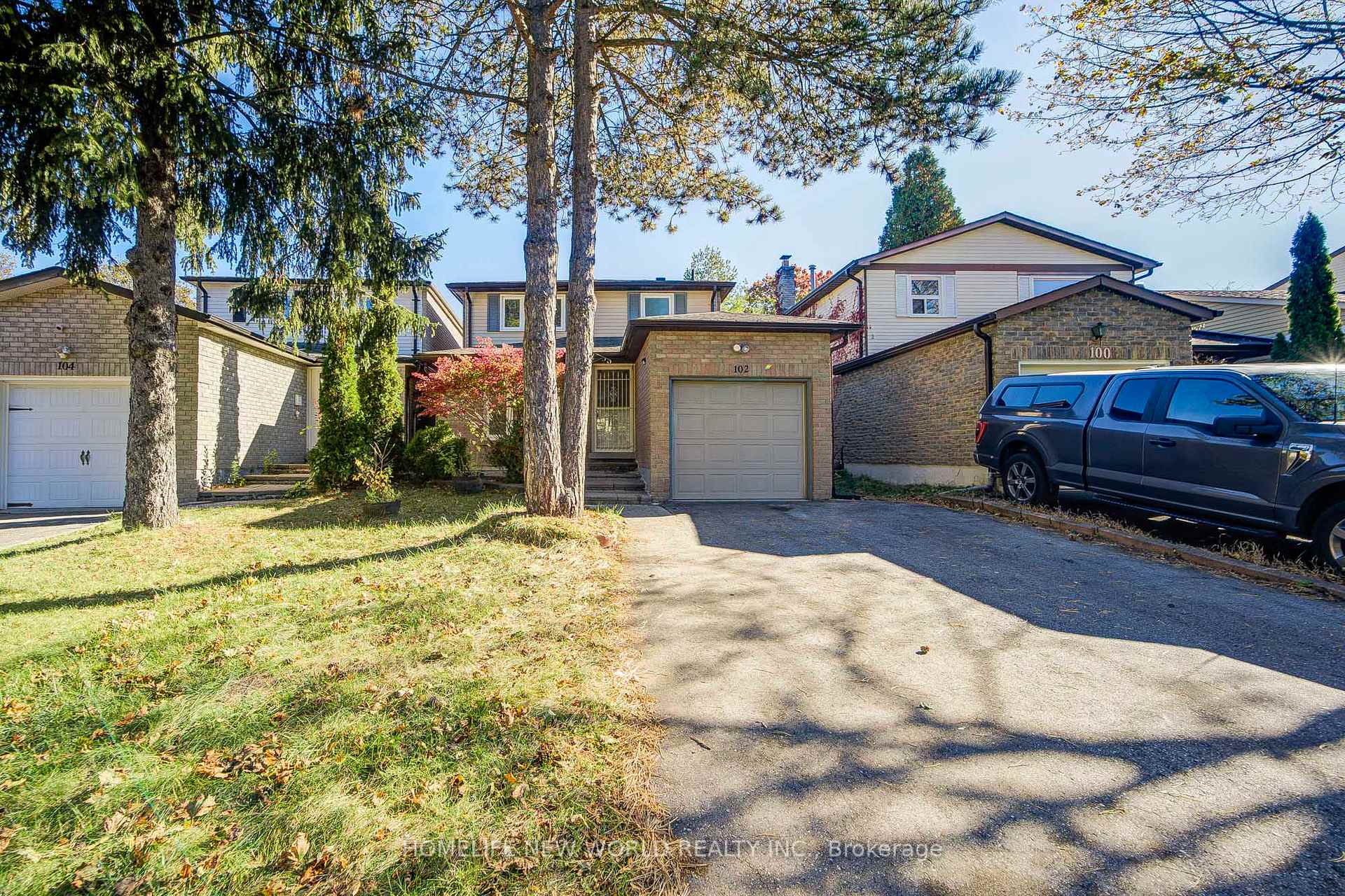 Photo 3 of 102 Madsen Crescent, Markham, Markville — HOMEH