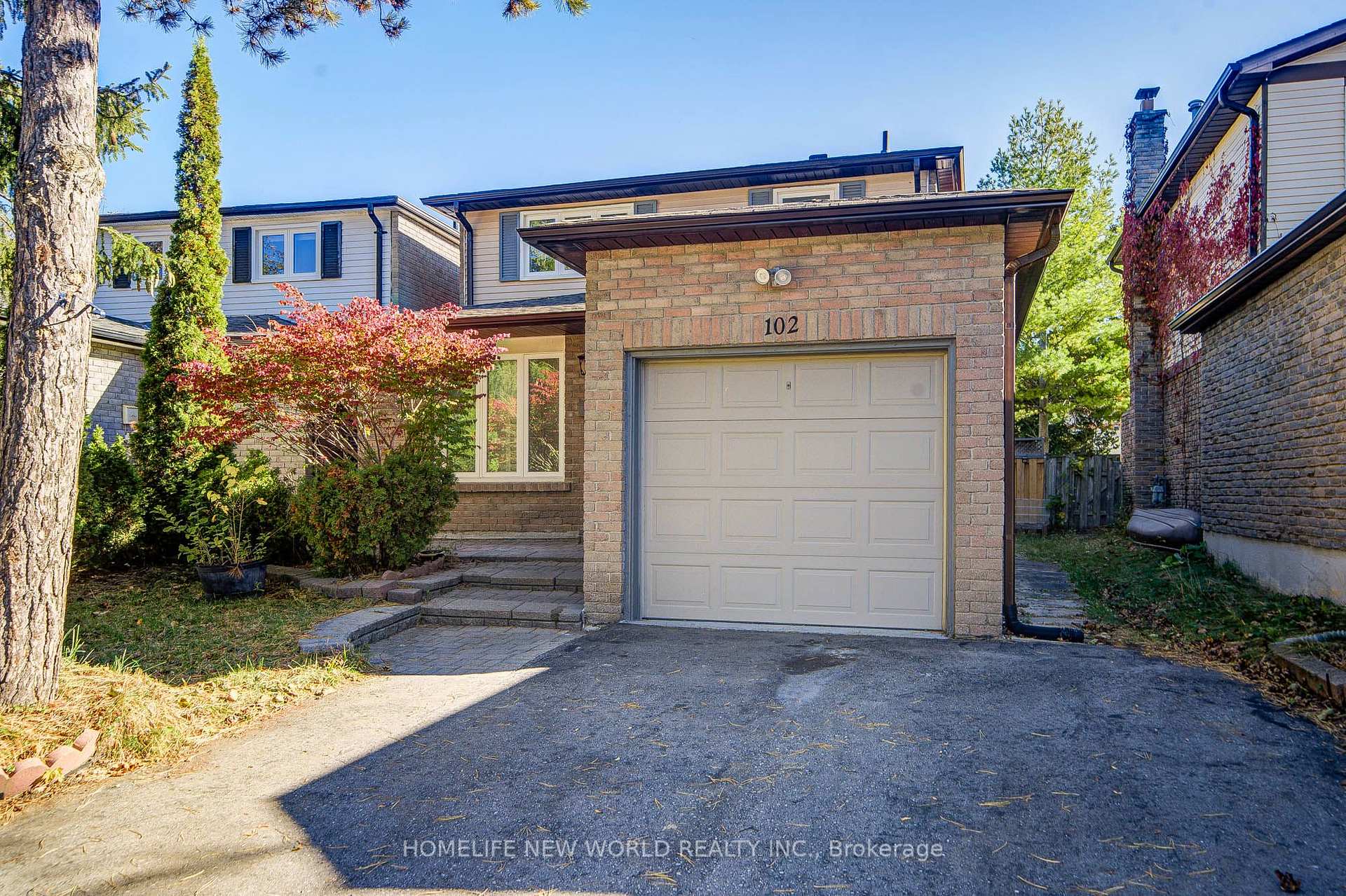 Photo 4 of 102 Madsen Crescent, Markham, Markville — HOMEH
