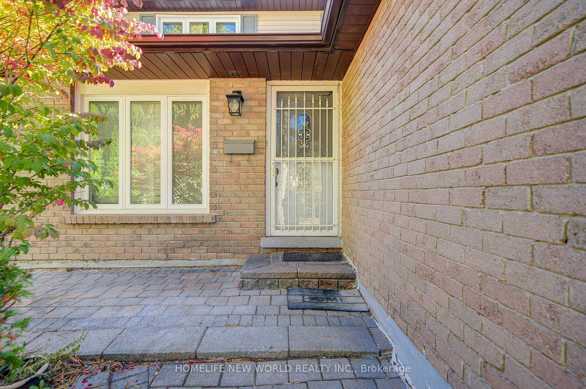 Photo 5 of 102 Madsen Crescent, Markham, Markville — HOMEH