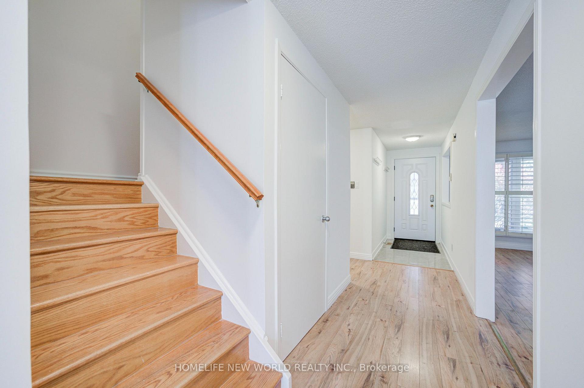 Photo 10 of 102 Madsen Crescent, Markham, Markville — HOMEH