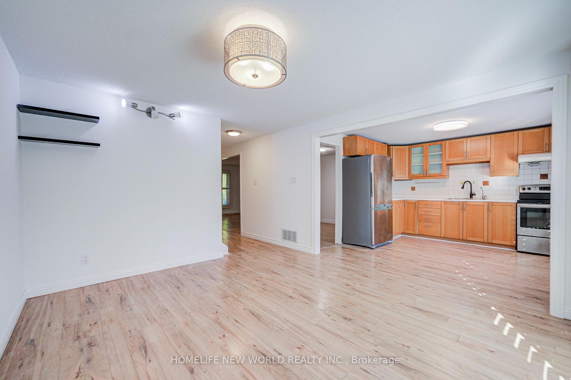Photo 18 of 102 Madsen Crescent, Markham, Markville — HOMEH