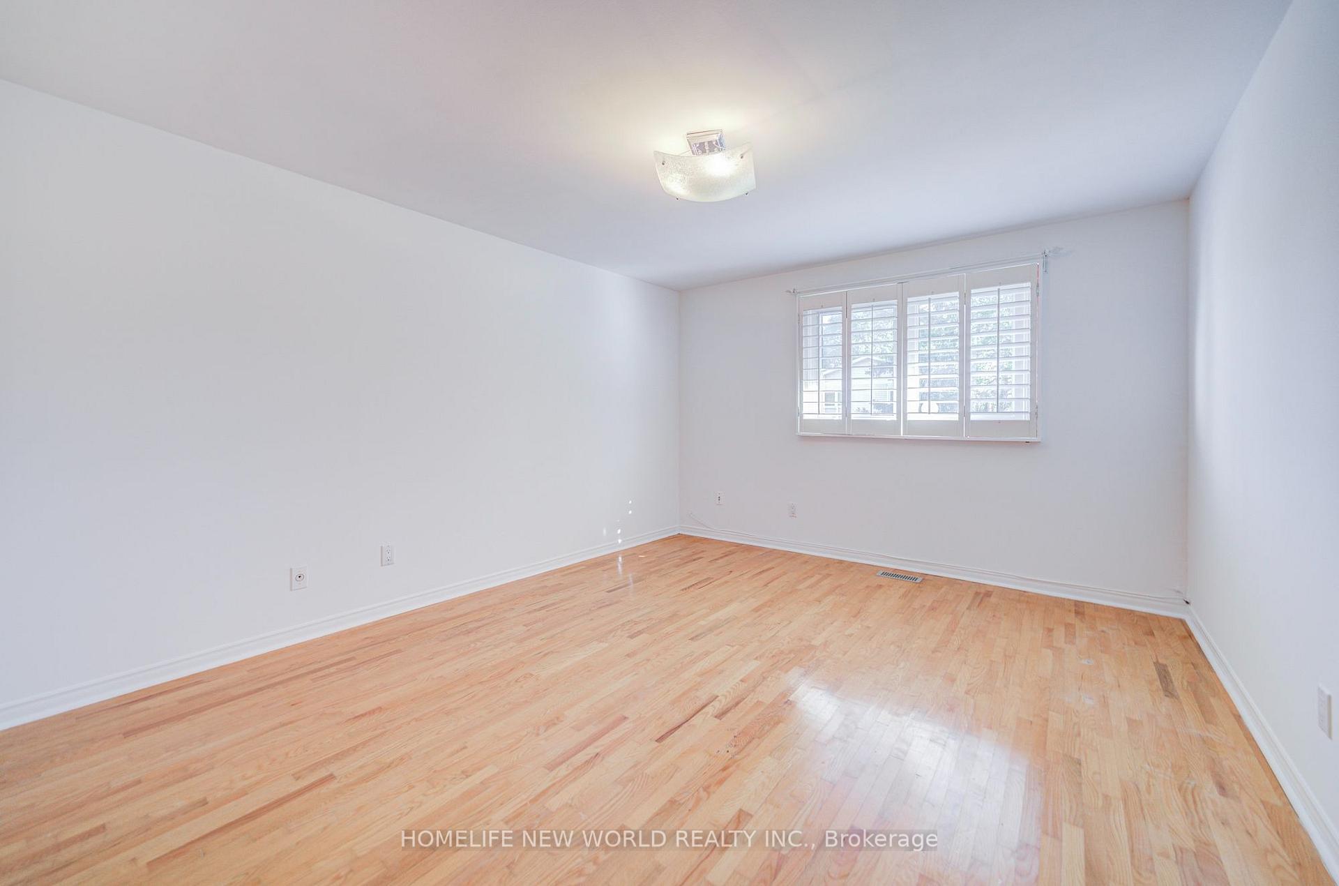 Photo 33 of 102 Madsen Crescent, Markham, Markville — HOMEH