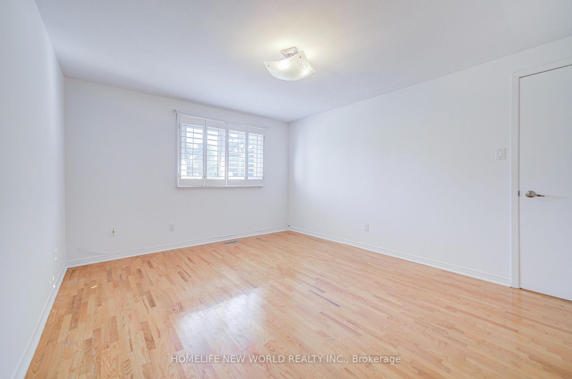 Photo 34 of 102 Madsen Crescent, Markham, Markville — HOMEH