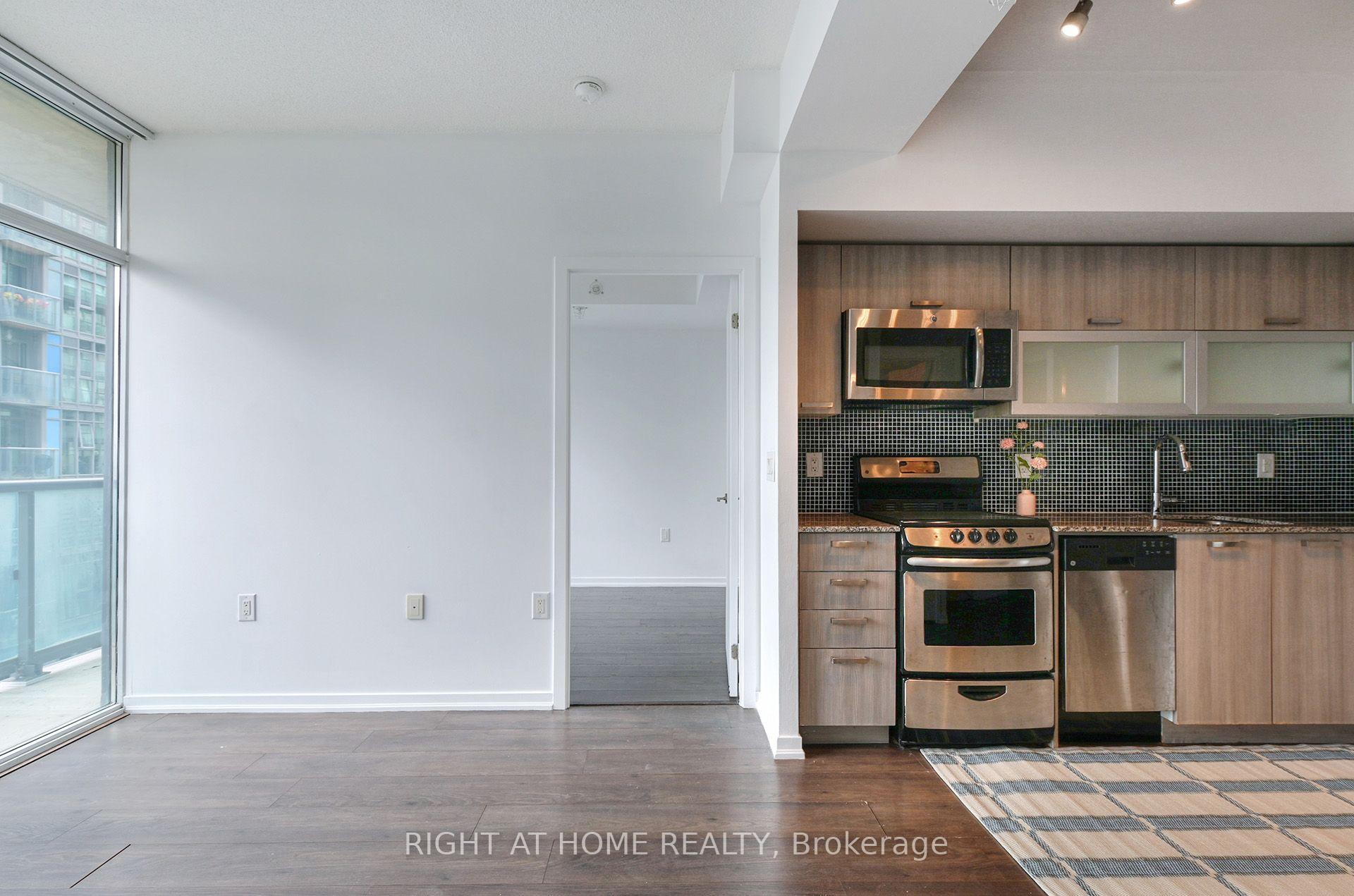 Photo 7 of Unit 1511, 36 Lisgar Street, Toronto, Little Portugal — HOMEH