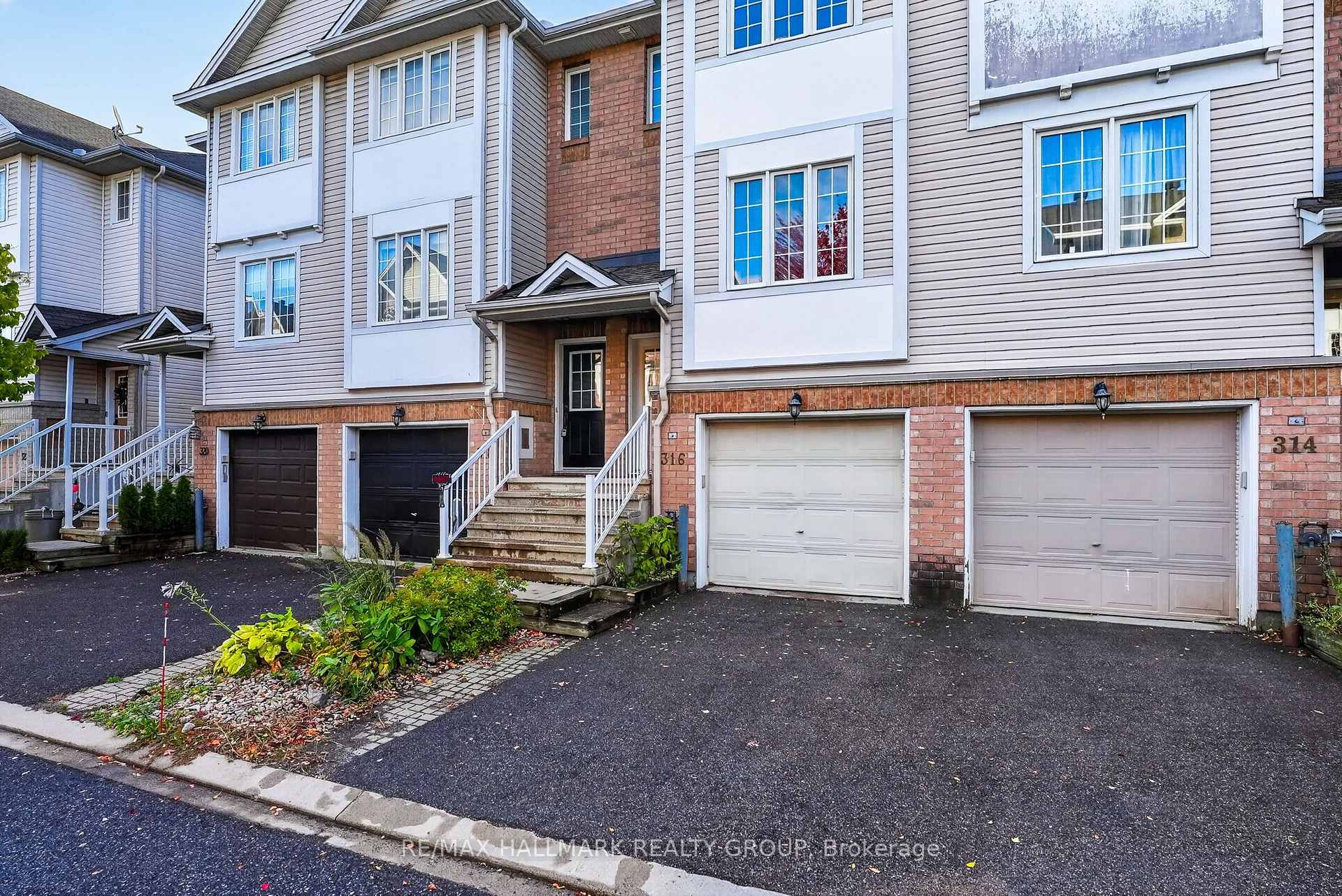 Photo 2 of 316 Gotham Private, Ottawa, Central Park — HOMEH
