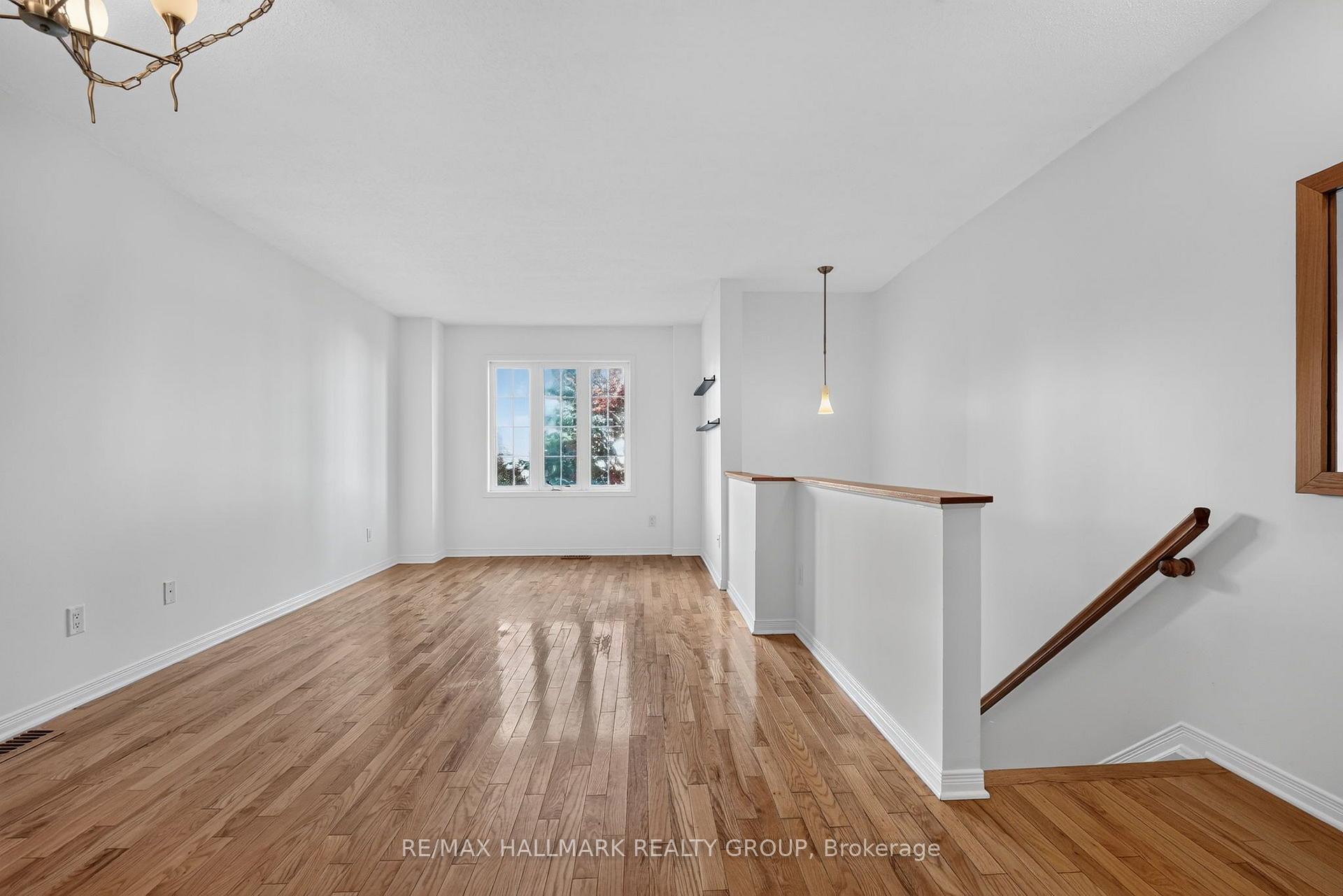Photo 4 of 316 Gotham Private, Ottawa, Central Park — HOMEH