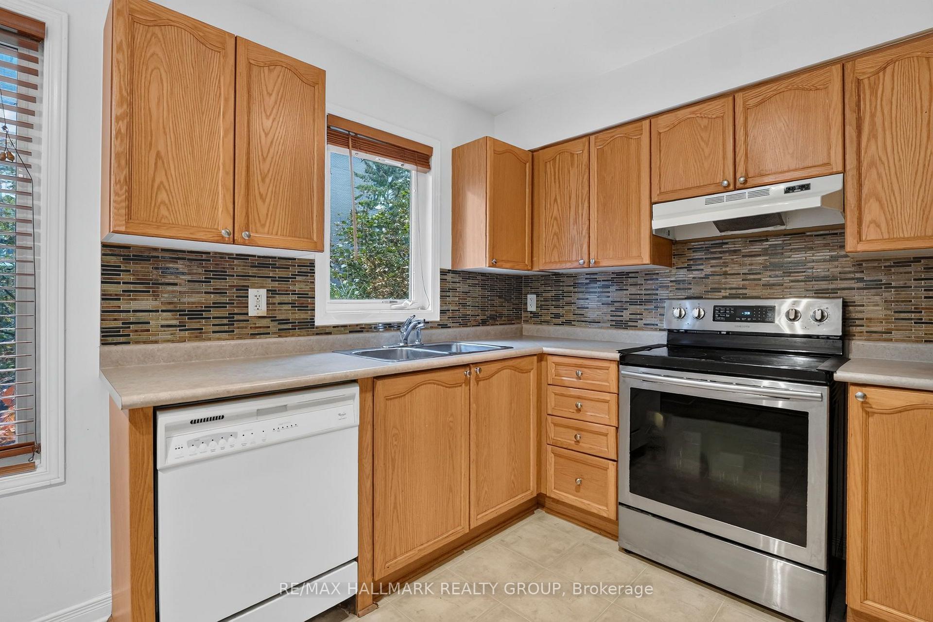 Photo 10 of 316 Gotham Private, Ottawa, Central Park — HOMEH