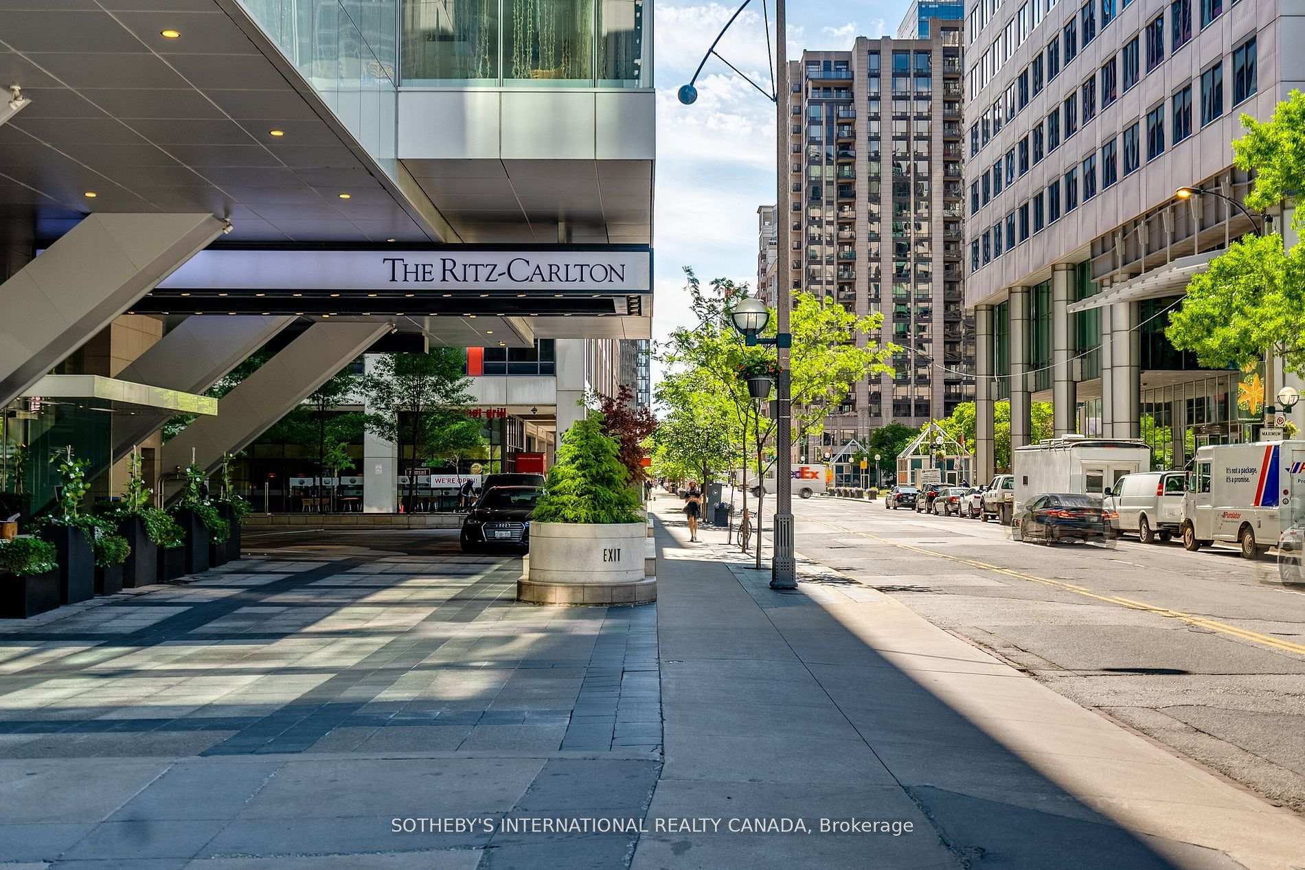 Front of Unit 2301, 183 Wellington Street W