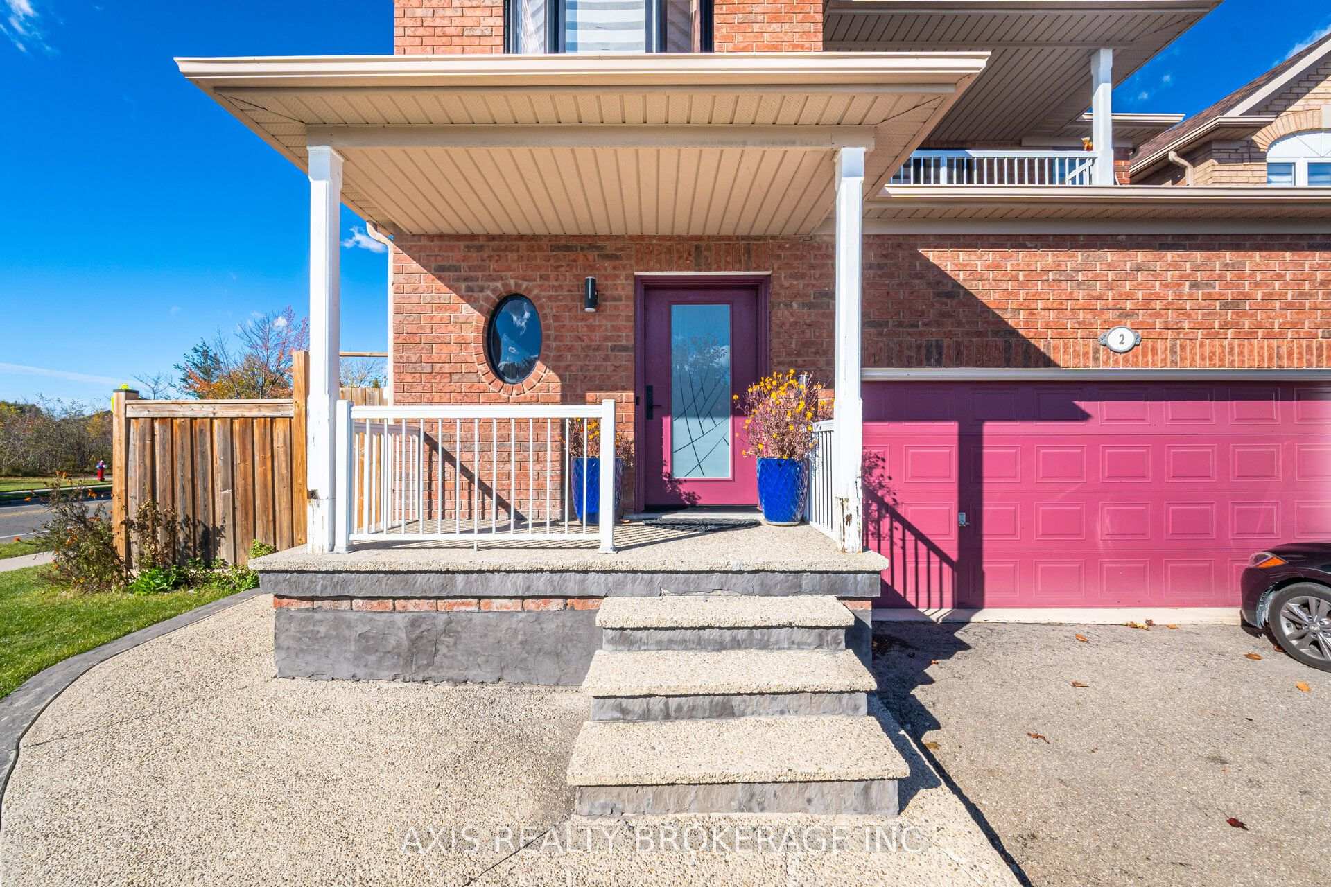 Photo 4 of 2 Queen Mary Drive, Brampton, Fletcher's Meadow — HOMEH