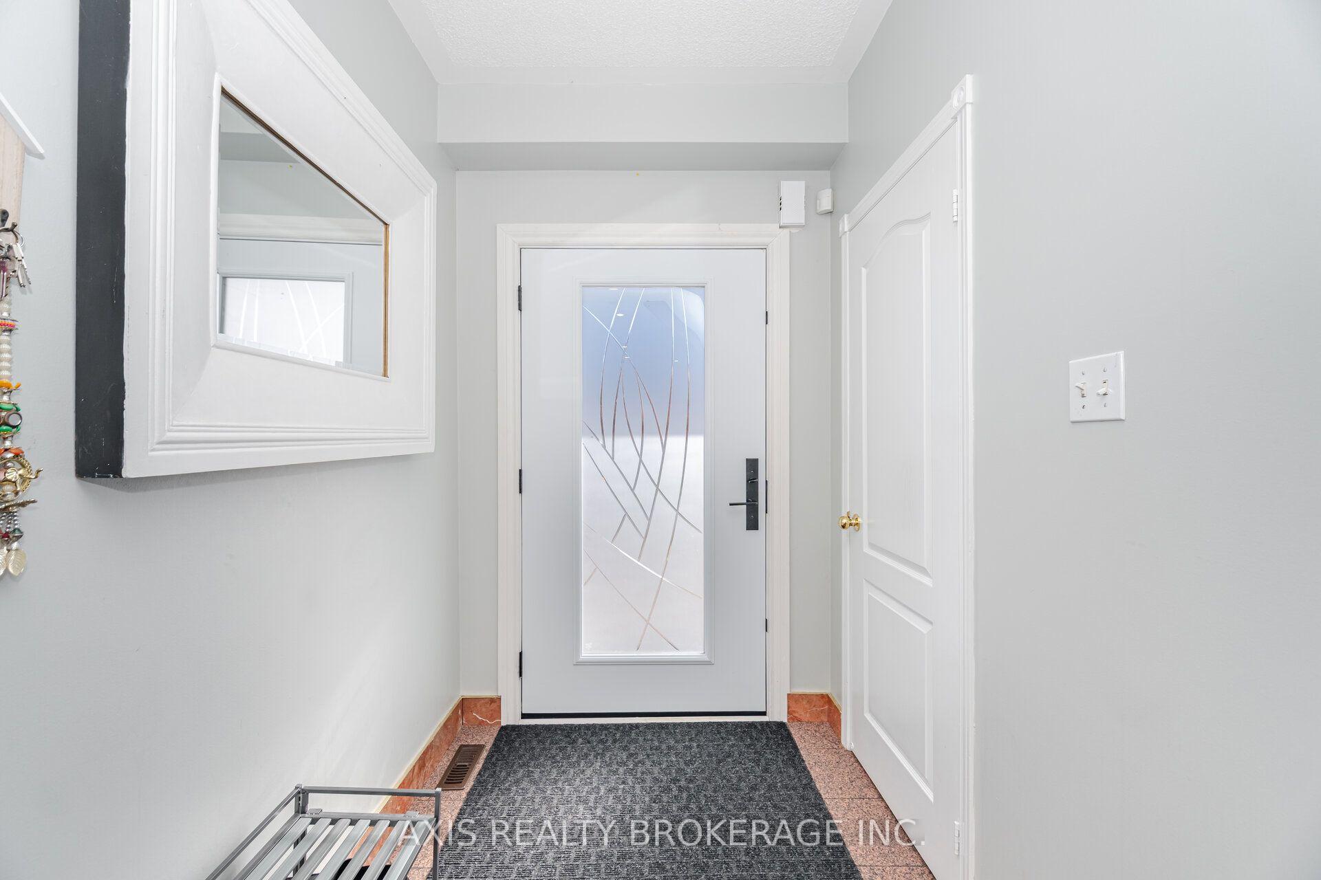 Photo 5 of 2 Queen Mary Drive, Brampton, Fletcher's Meadow — HOMEH