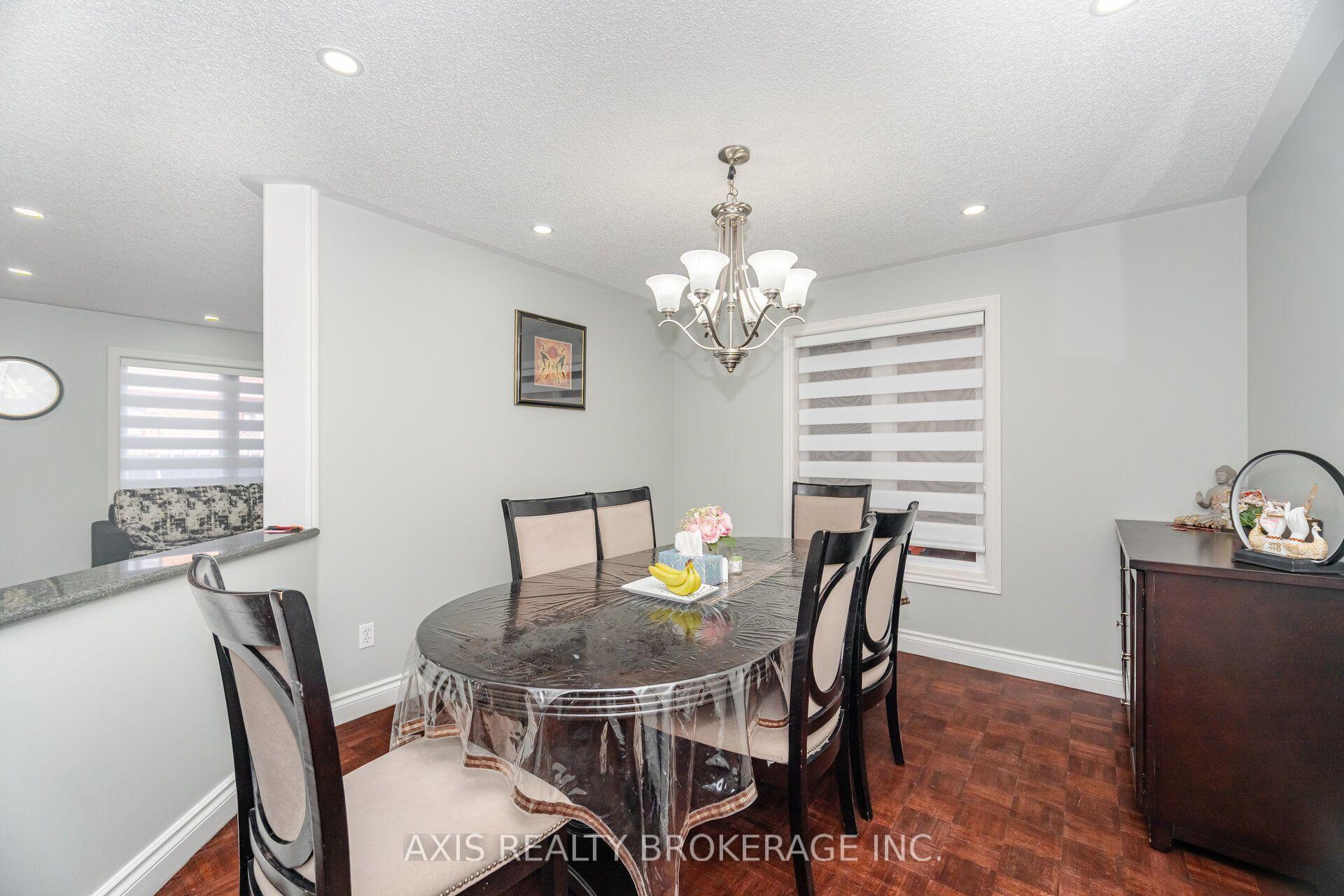 Photo 11 of 2 Queen Mary Drive, Brampton, Fletcher's Meadow — HOMEH
