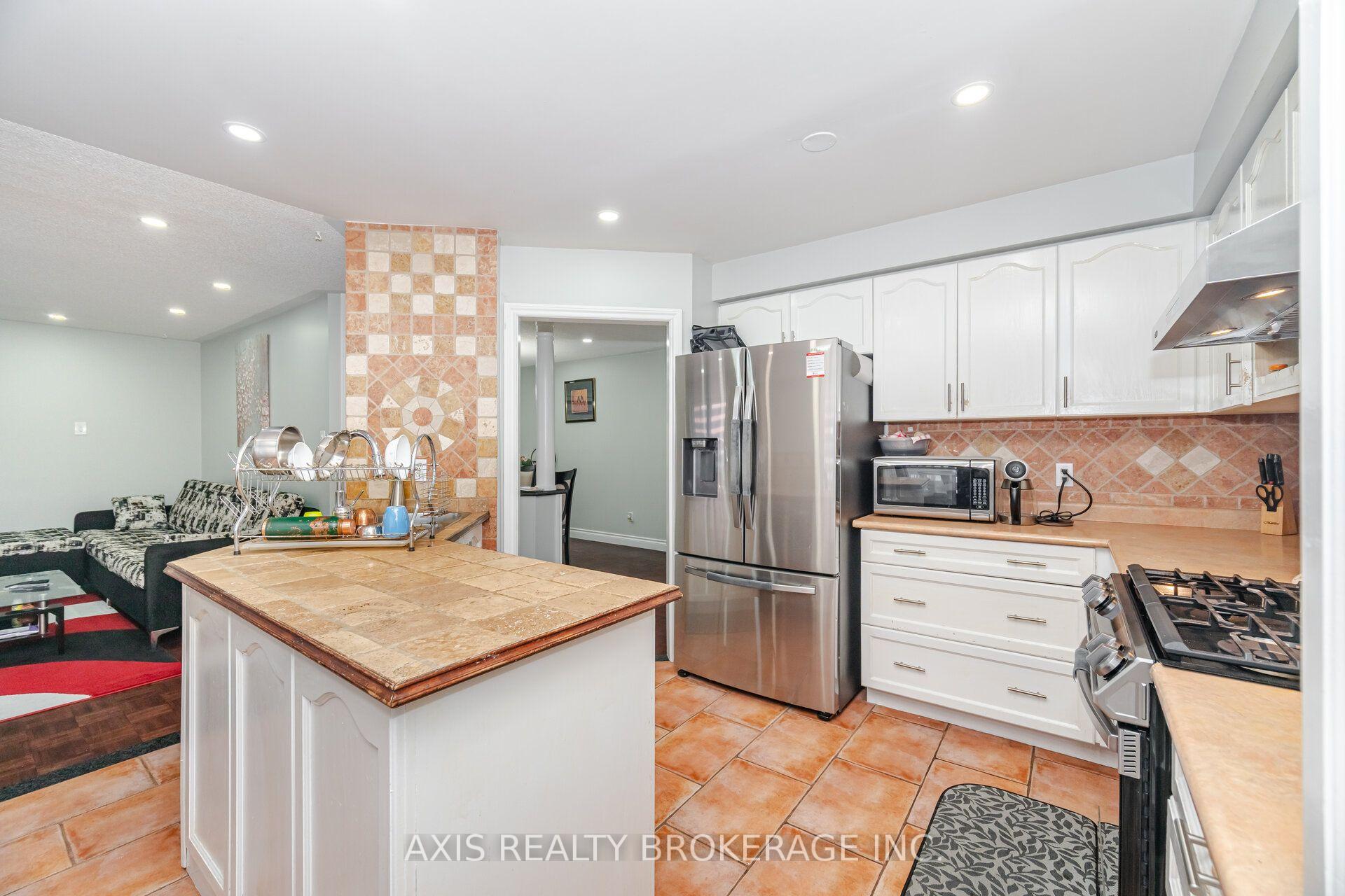 Photo 13 of 2 Queen Mary Drive, Brampton, Fletcher's Meadow — HOMEH