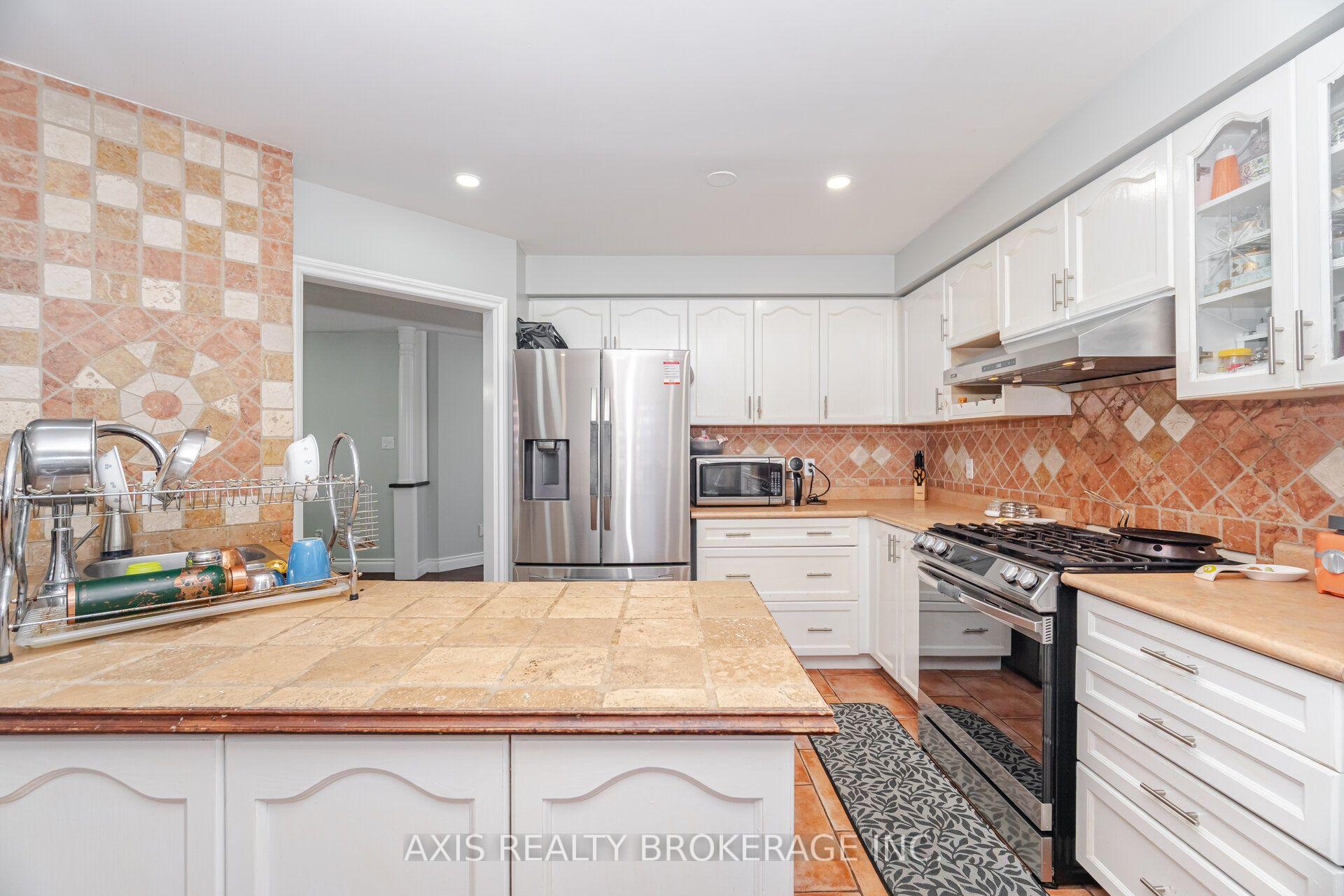 Photo 14 of 2 Queen Mary Drive, Brampton, Fletcher's Meadow — HOMEH