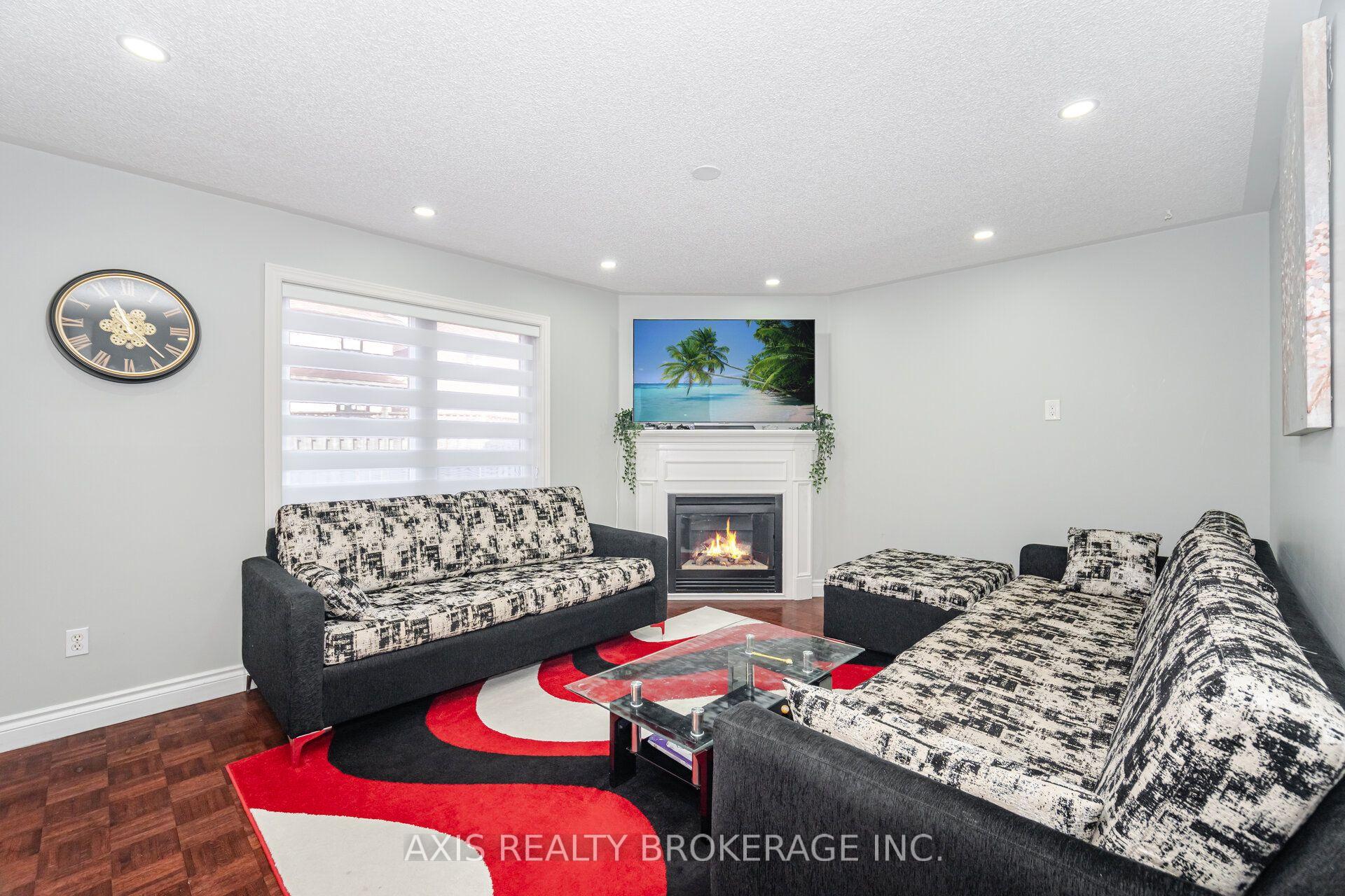 Photo 20 of 2 Queen Mary Drive, Brampton, Fletcher's Meadow — HOMEH