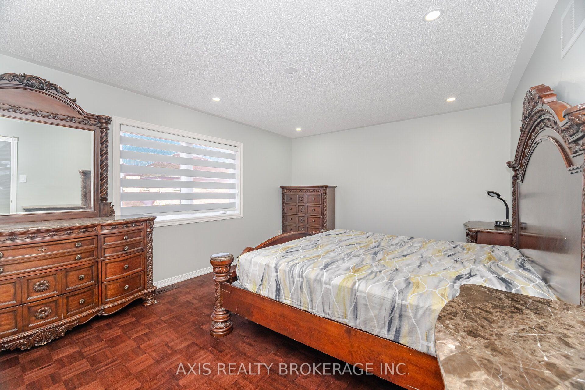 Photo 29 of 2 Queen Mary Drive, Brampton, Fletcher's Meadow — HOMEH