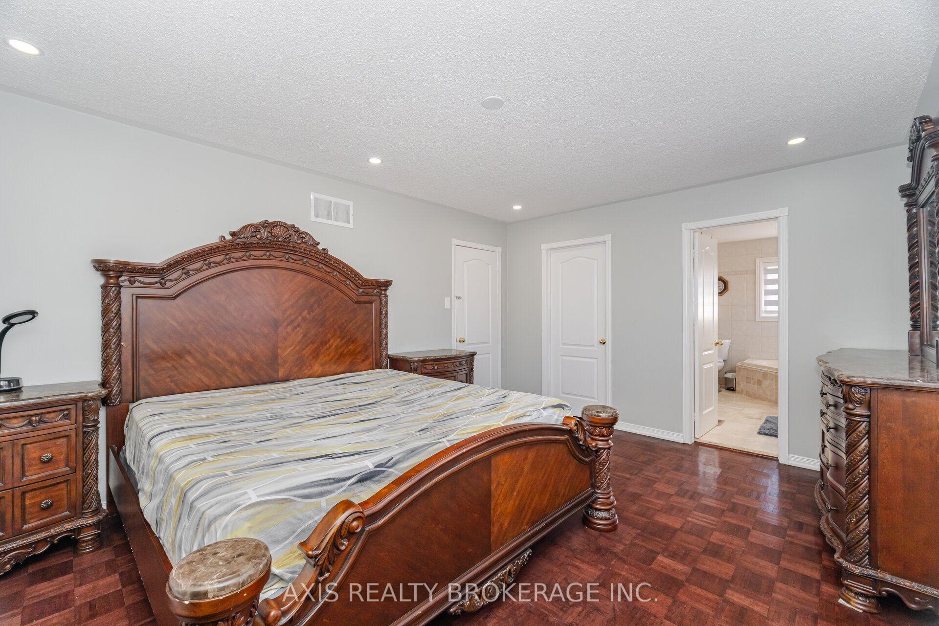 Photo 30 of 2 Queen Mary Drive, Brampton, Fletcher's Meadow — HOMEH
