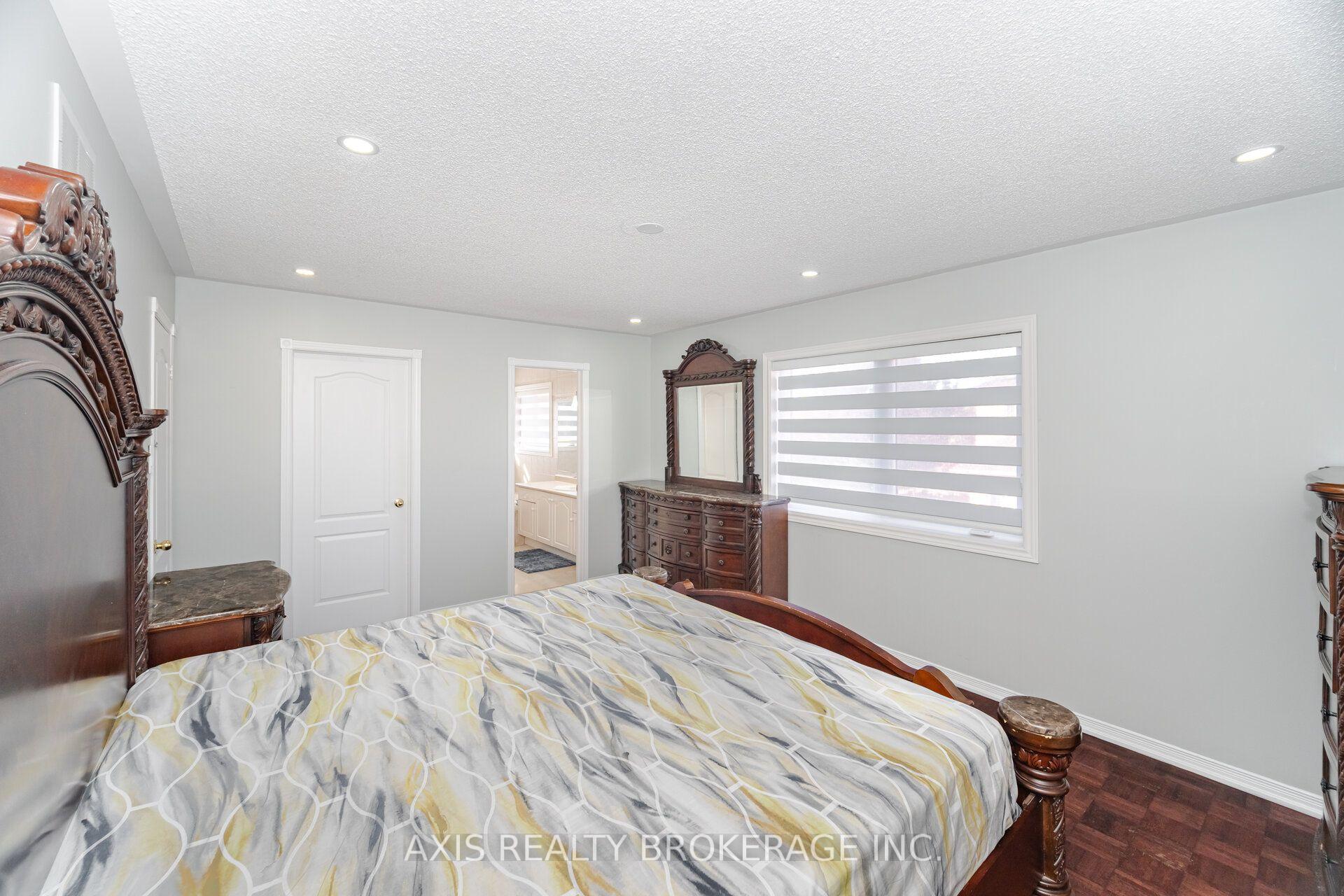 Photo 31 of 2 Queen Mary Drive, Brampton, Fletcher's Meadow — HOMEH