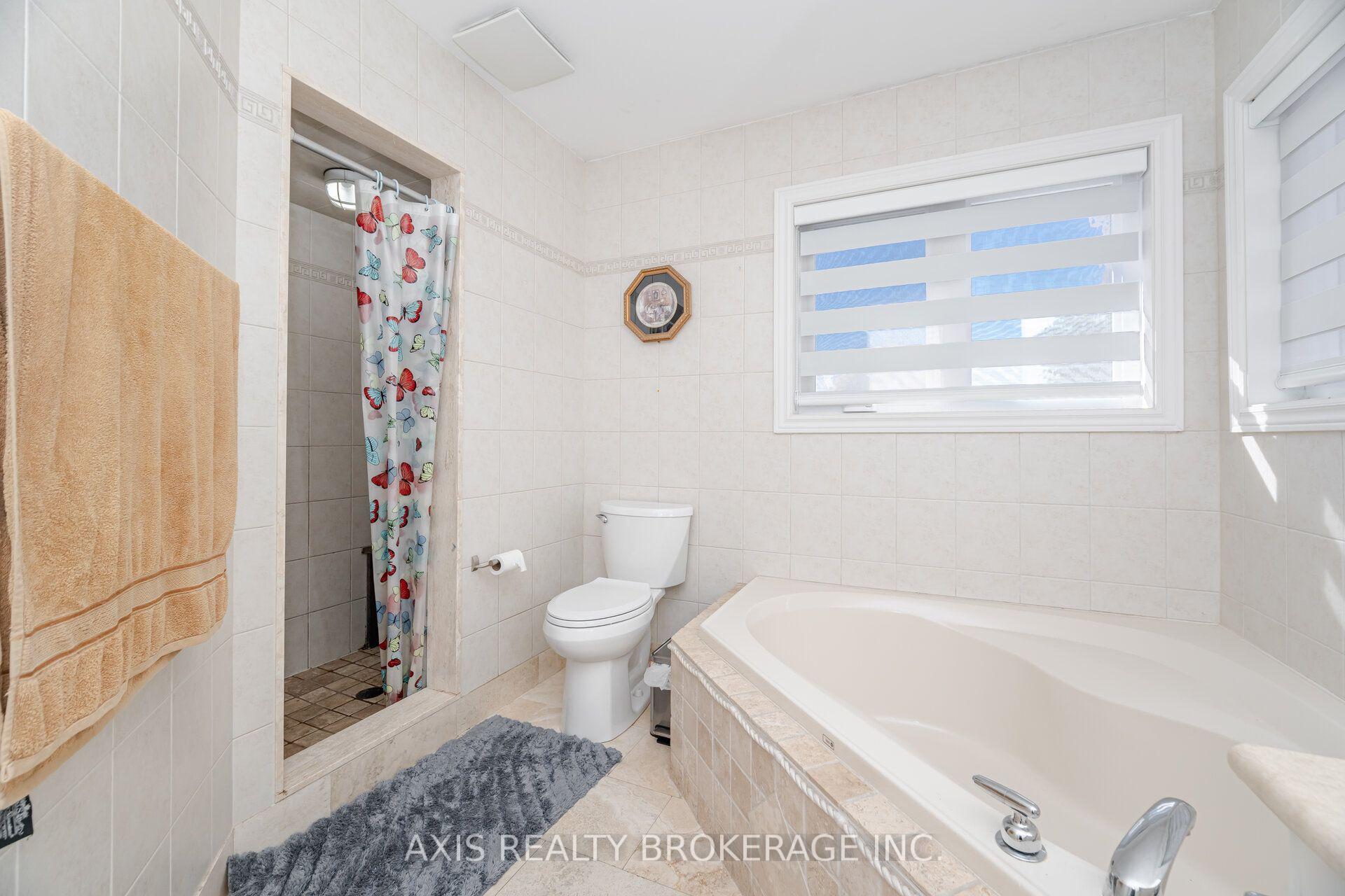 Photo 33 of 2 Queen Mary Drive, Brampton, Fletcher's Meadow — HOMEH