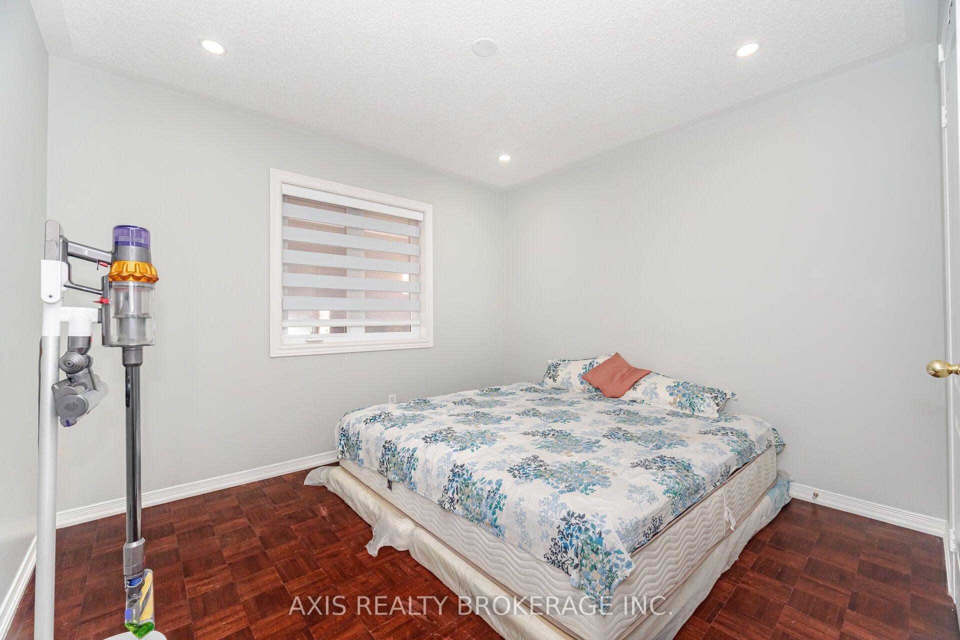 Photo 35 of 2 Queen Mary Drive, Brampton, Fletcher's Meadow — HOMEH